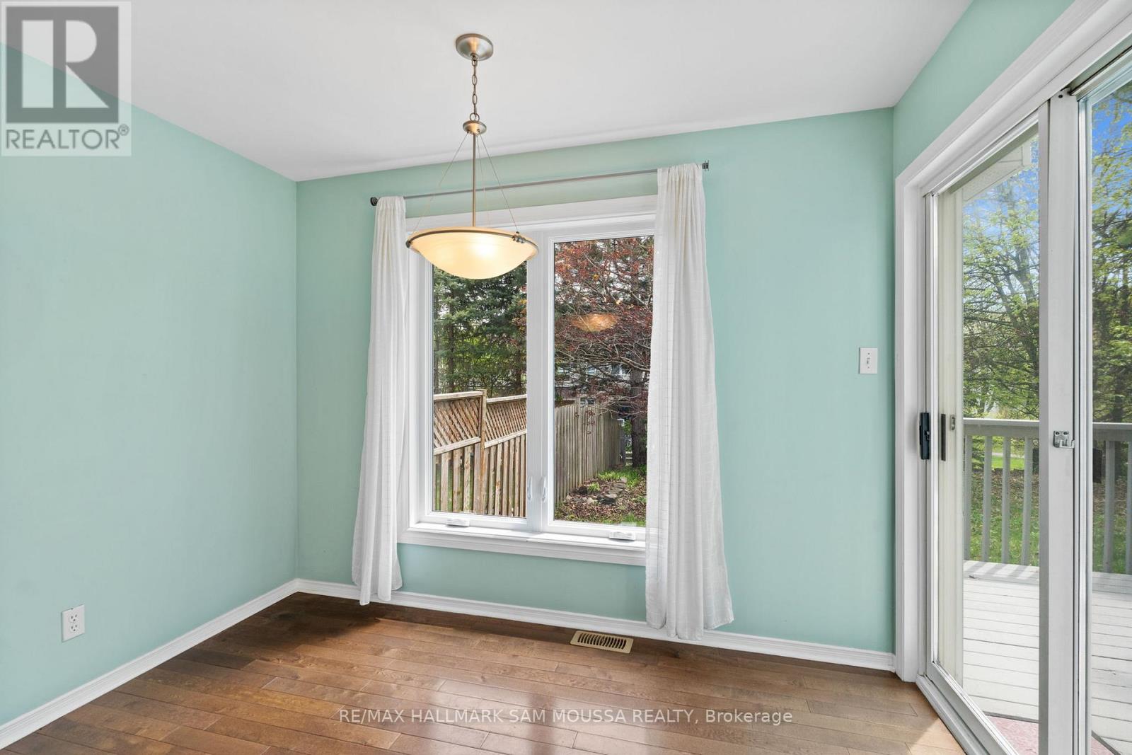 11 Highmont Court, Ottawa, Ontario  K2T 1B3 - Photo 14 - X12153821