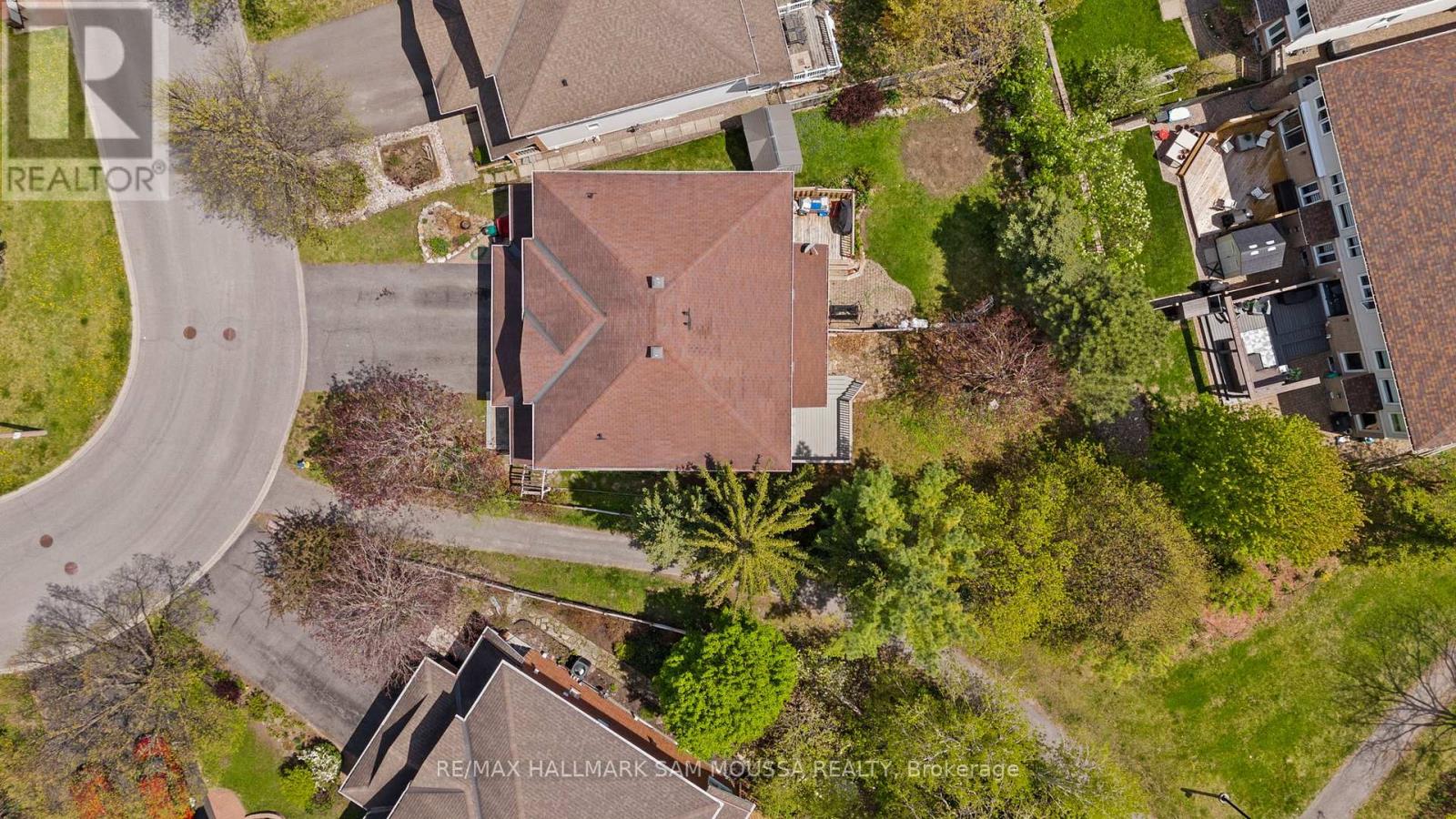 11 Highmont Court, Ottawa, Ontario  K2T 1B3 - Photo 38 - X12153821