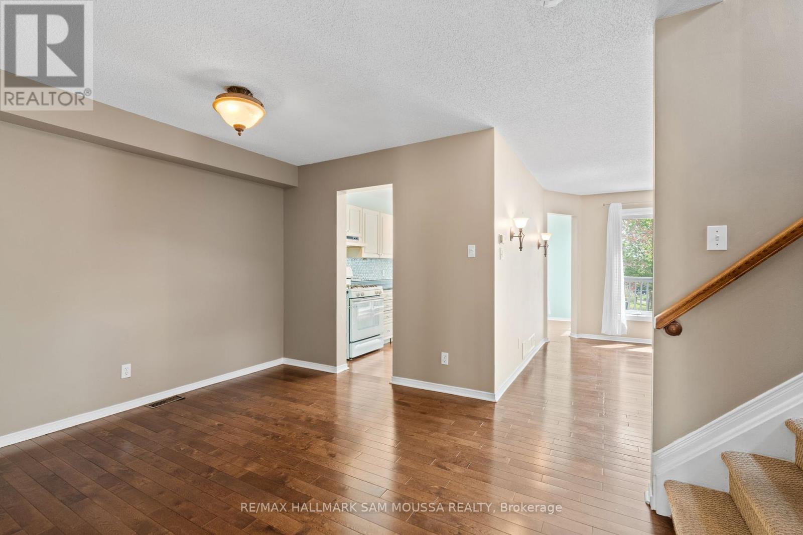11 Highmont Court, Ottawa, Ontario  K2T 1B3 - Photo 6 - X12153821