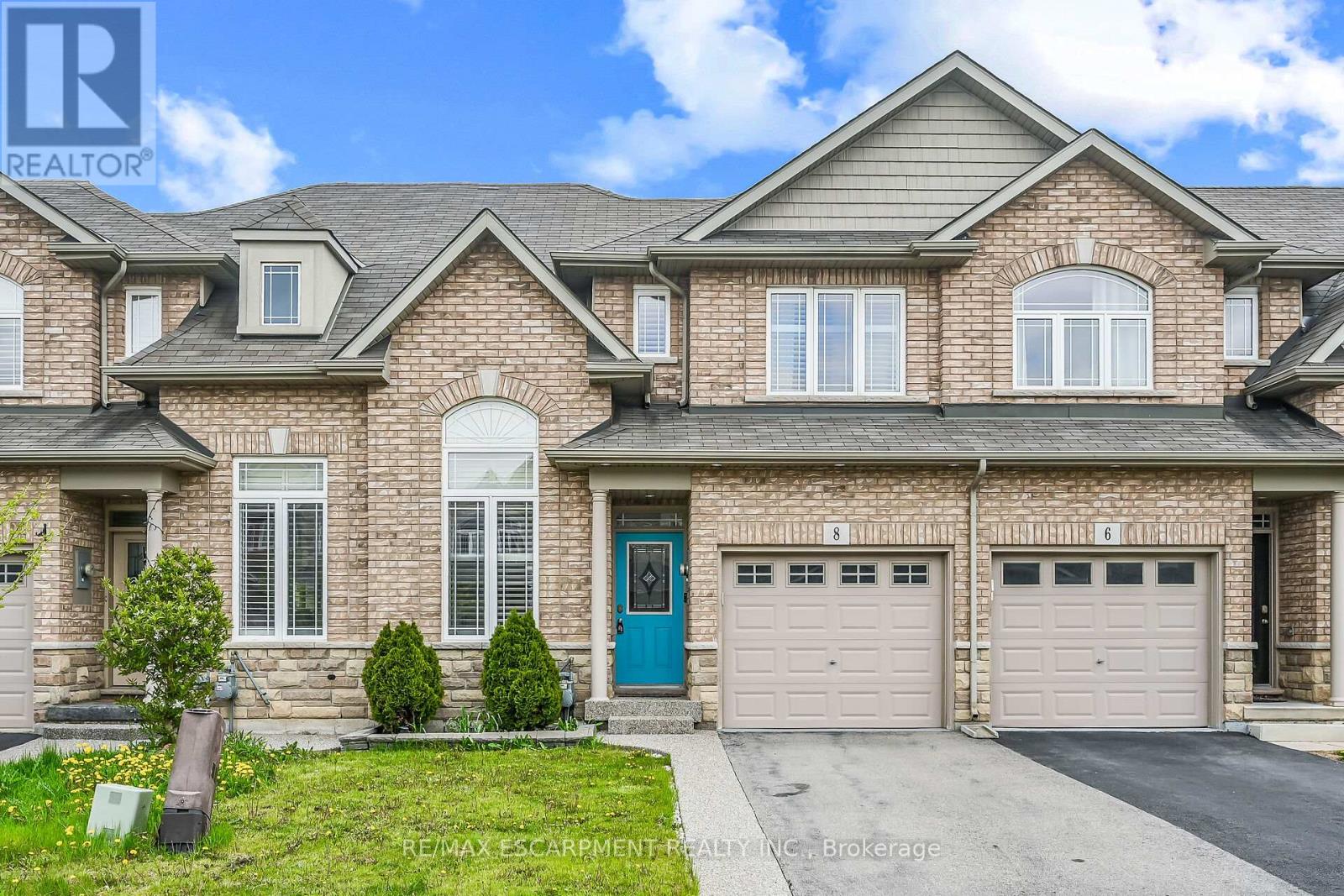 8 Charleswood Crescent, Hamilton (Stoney Creek), Ontario  L0R 1P0 - Photo 2 - X12153534