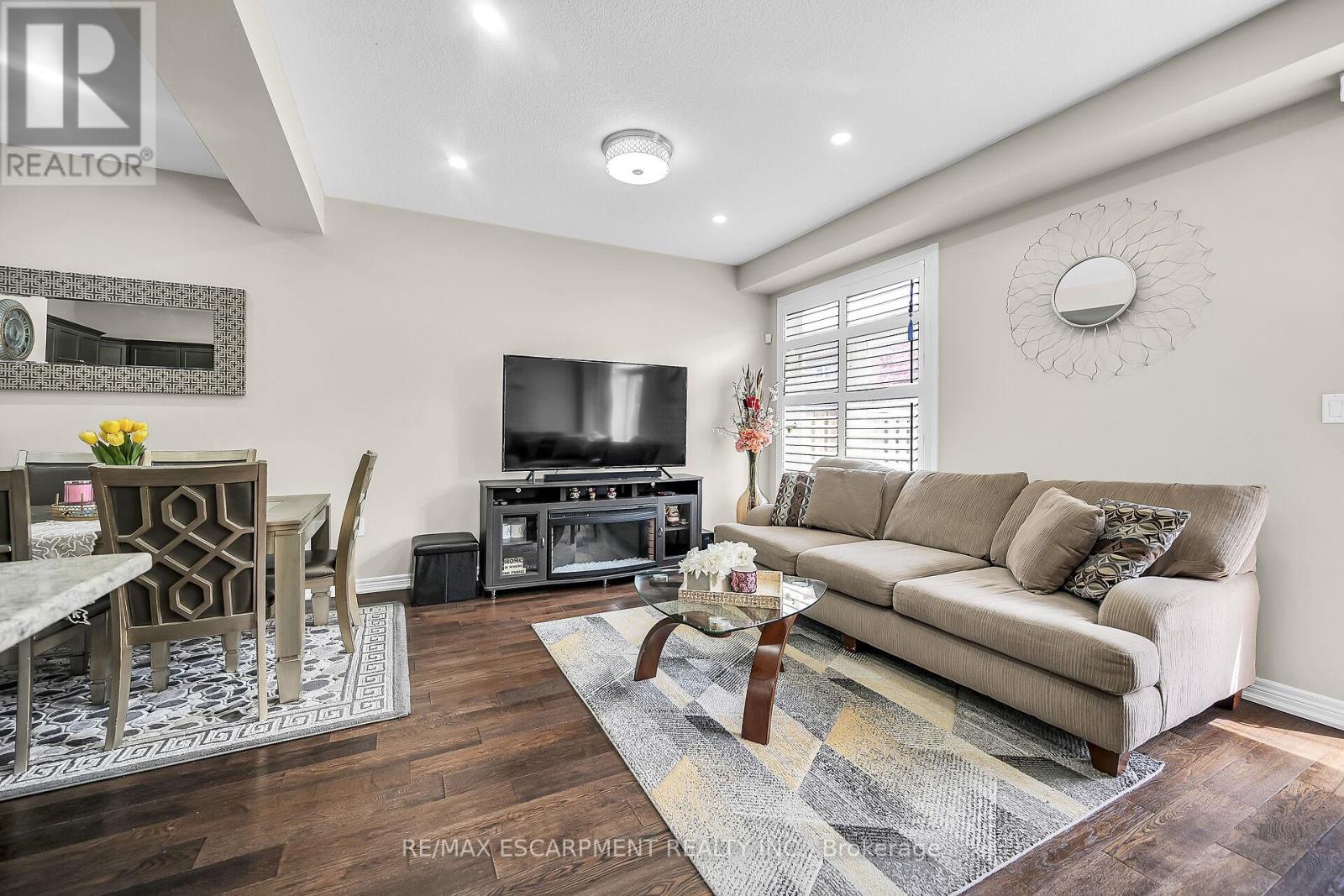 8 Charleswood Crescent, Hamilton (Stoney Creek), Ontario  L0R 1P0 - Photo 21 - X12153534