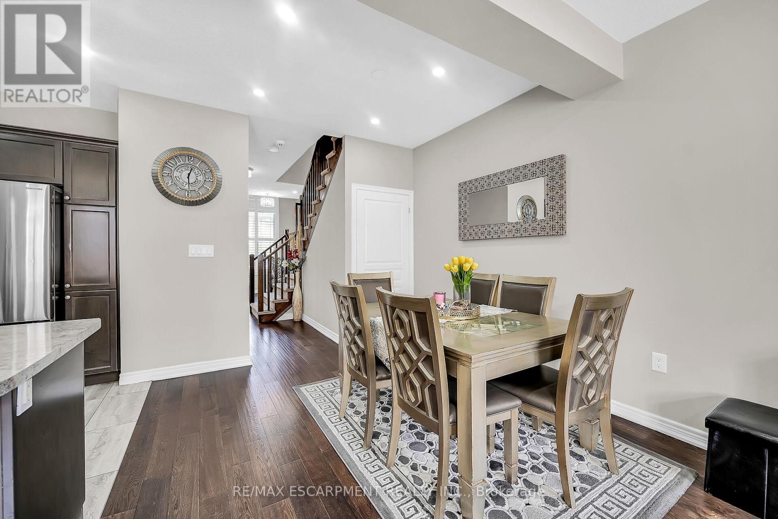8 Charleswood Crescent, Hamilton (Stoney Creek), Ontario  L0R 1P0 - Photo 24 - X12153534
