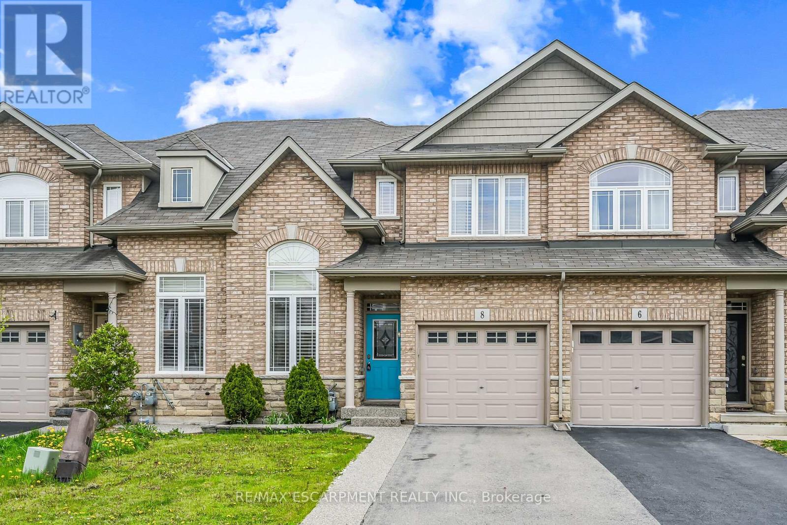8 Charleswood Crescent, Hamilton, Ontario  L0R 1P0 - Photo 3 - X12153534
