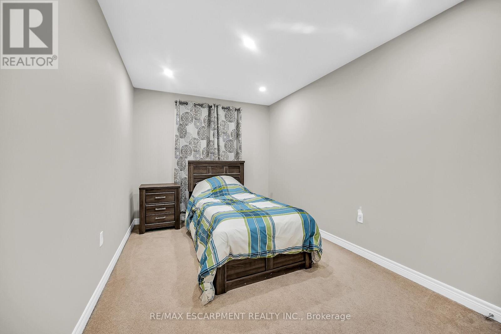 8 Charleswood Crescent, Hamilton, Ontario  L0R 1P0 - Photo 32 - X12153534