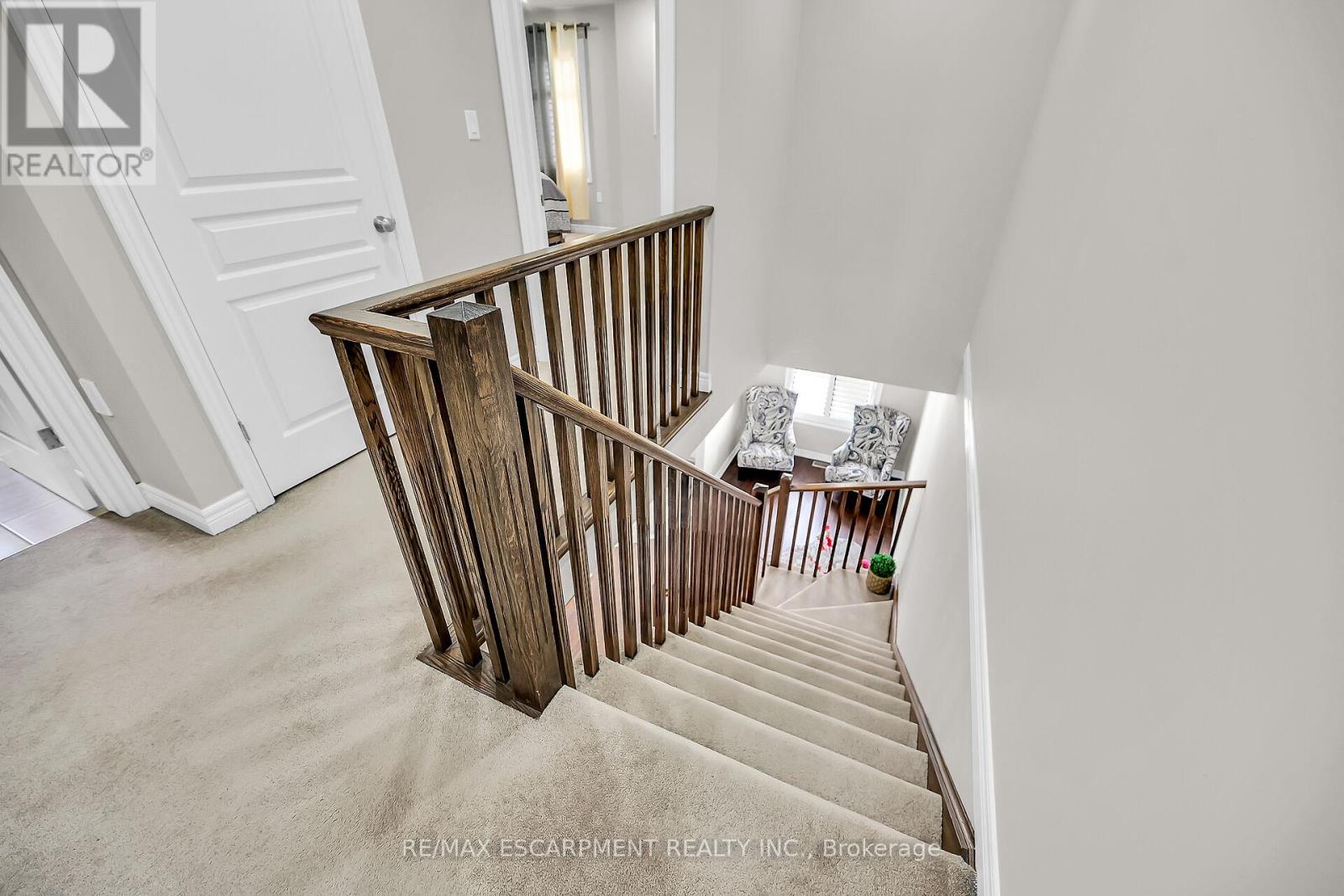 8 Charleswood Crescent, Hamilton (Stoney Creek), Ontario  L0R 1P0 - Photo 37 - X12153534