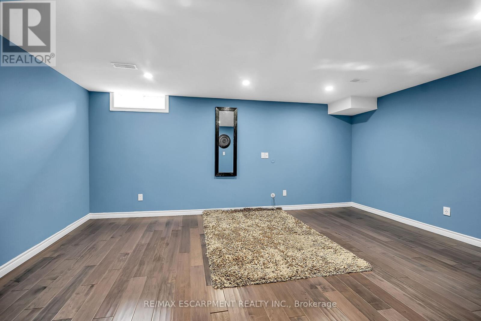 8 Charleswood Crescent, Hamilton (Stoney Creek), Ontario  L0R 1P0 - Photo 40 - X12153534