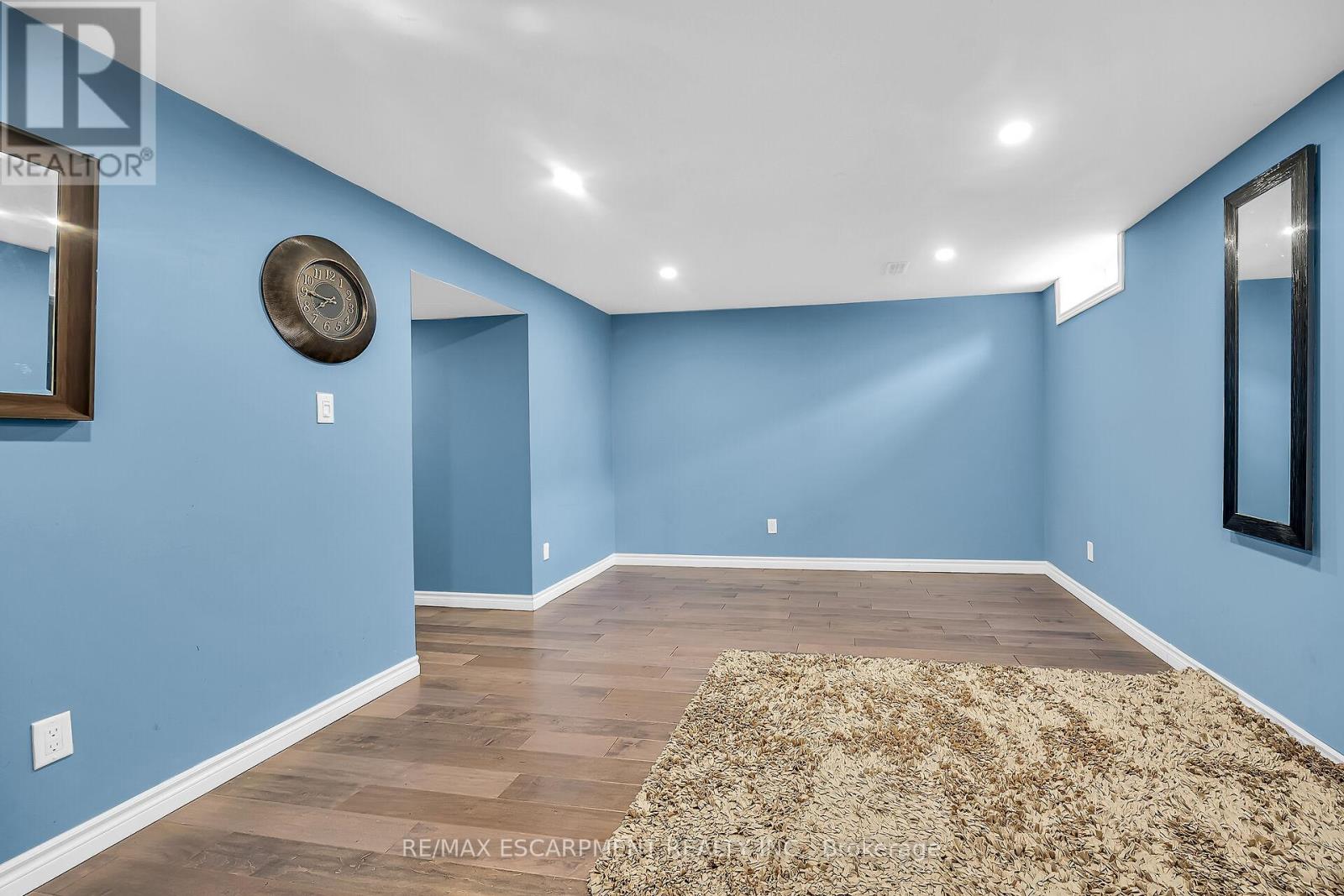 8 Charleswood Crescent, Hamilton (Stoney Creek), Ontario  L0R 1P0 - Photo 42 - X12153534