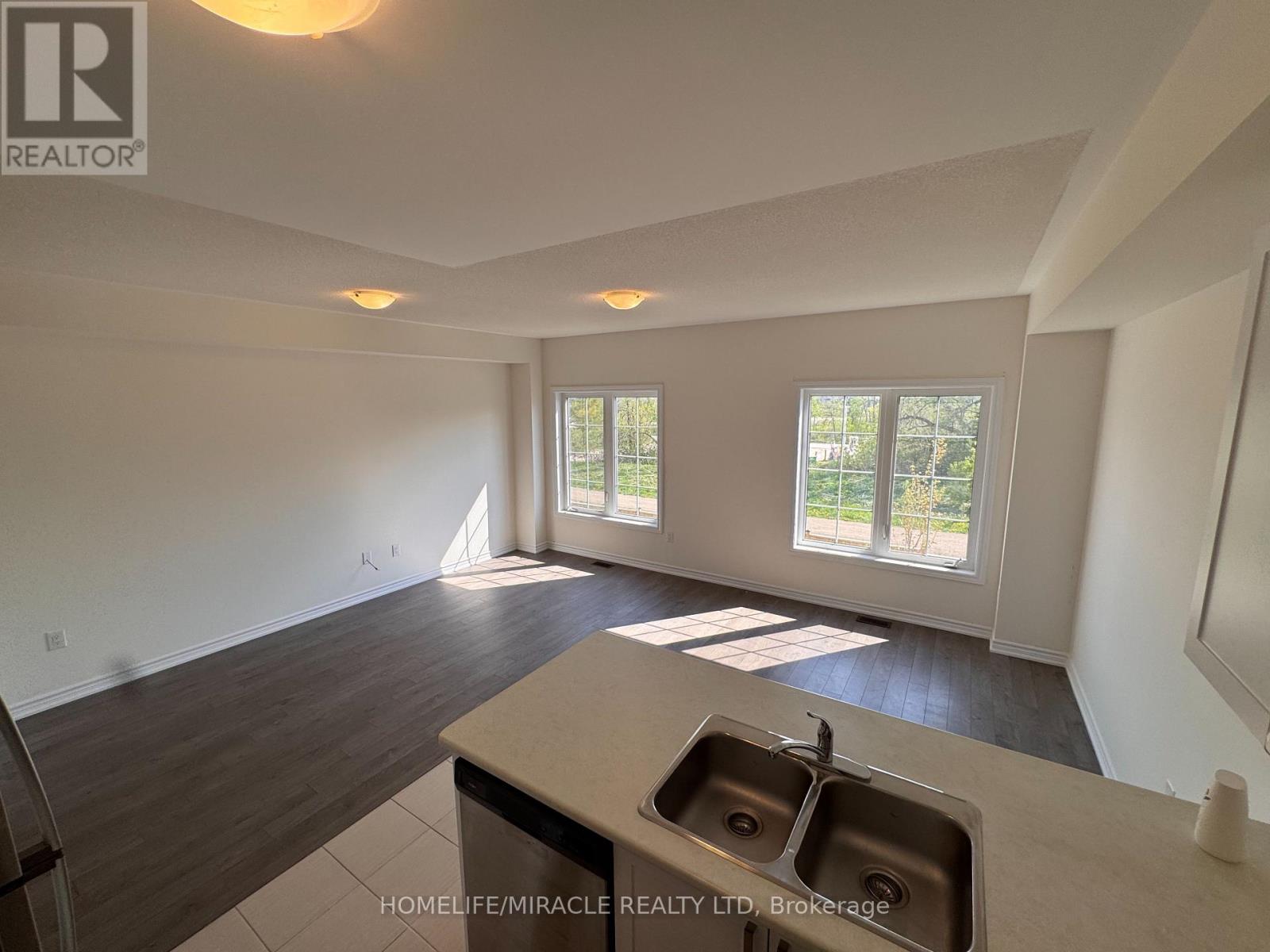 118 Winters Way, Shelburne, Ontario  L9V 2X7 - Photo 9 - X12153564