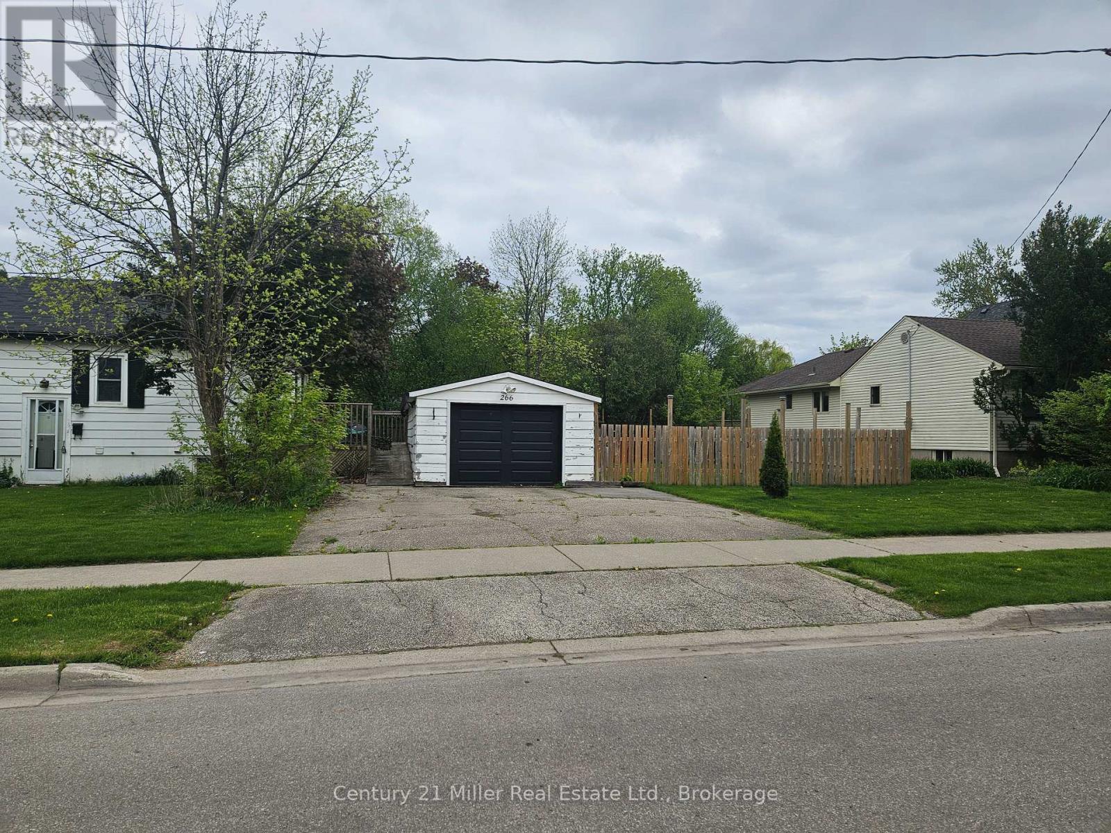 266 Jennings Crescent, Oakville, Ontario  L6L 1W1 - Photo 4 - W12153802