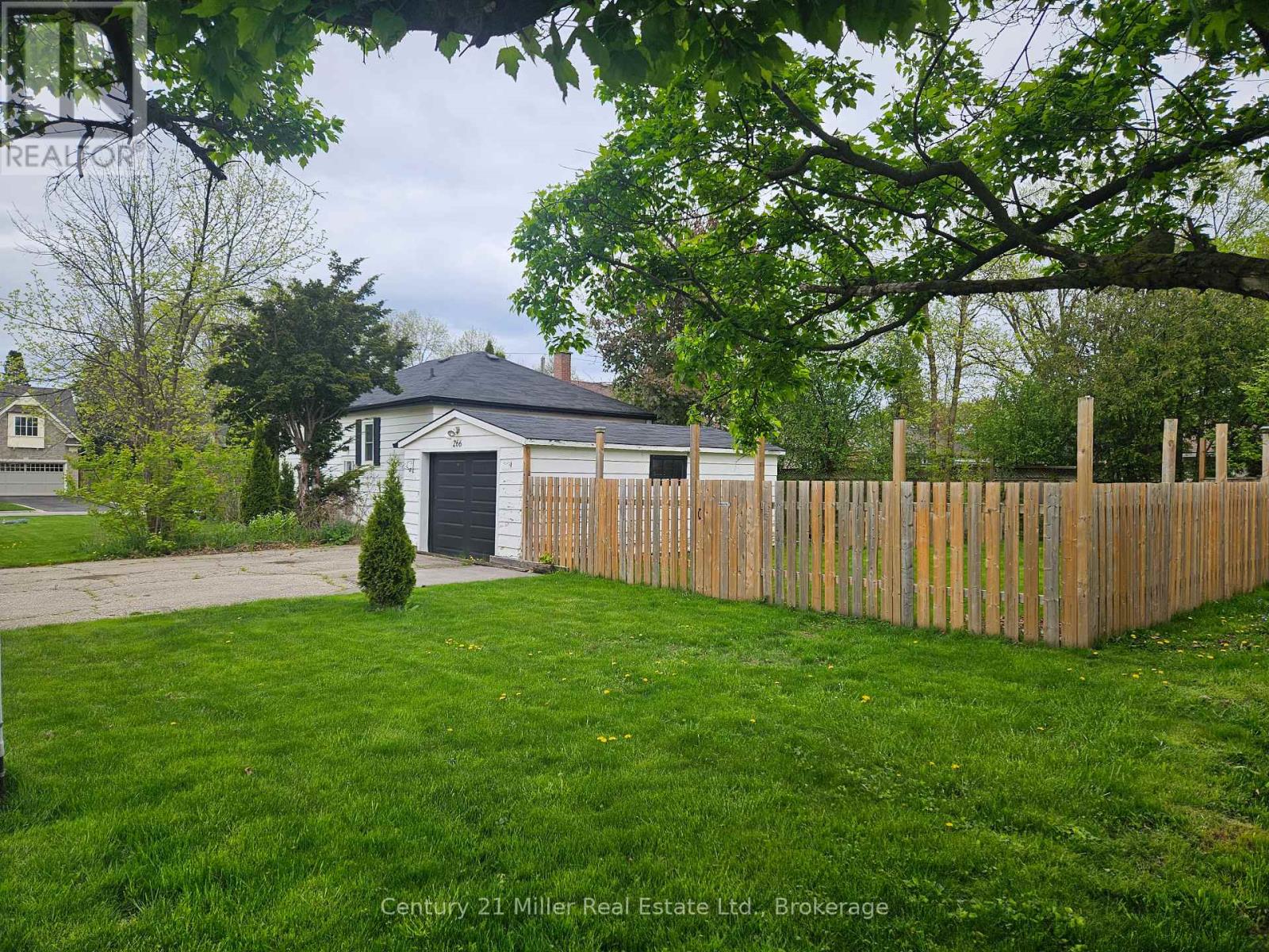 266 Jennings Crescent, Oakville, Ontario  L6L 1W1 - Photo 5 - W12153802