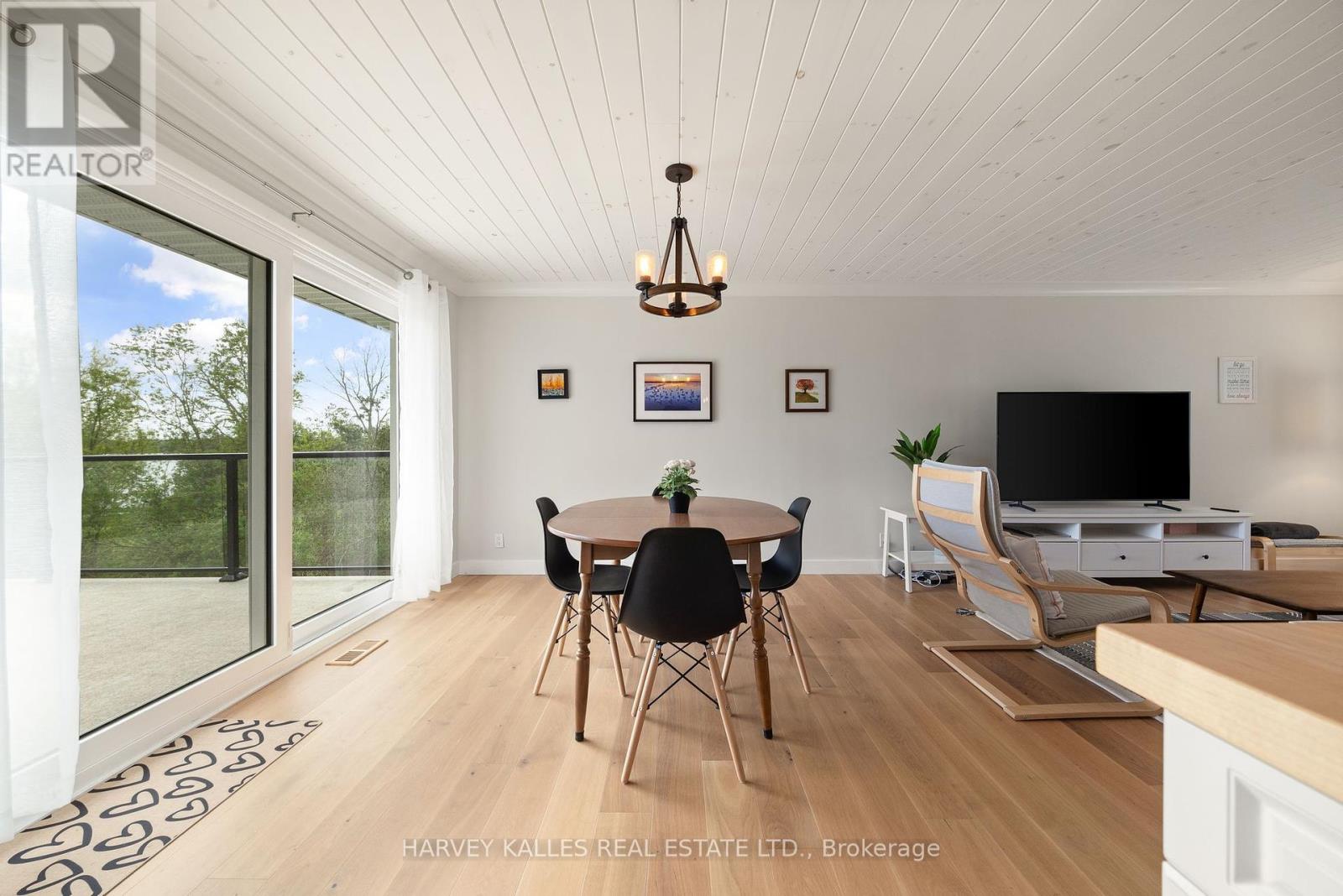 1583 Lakeside Drive, Prince Edward County, Ontario  K0K 1T0 - Photo 10 - X12149405