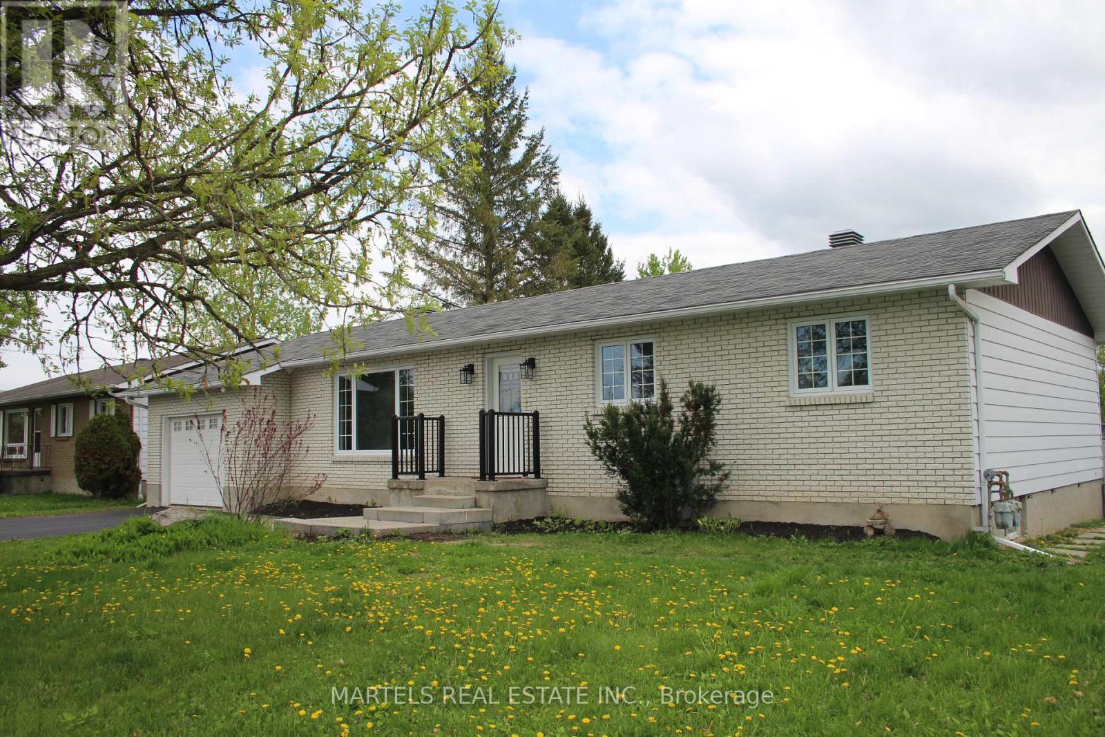 3268 Principale Street, Alfred And Plantagenet, Ontario  K0A 3K0 - Photo 2 - X12143898
