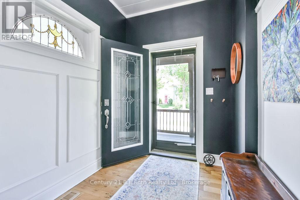 Property at 135 PETER STREET N image 4