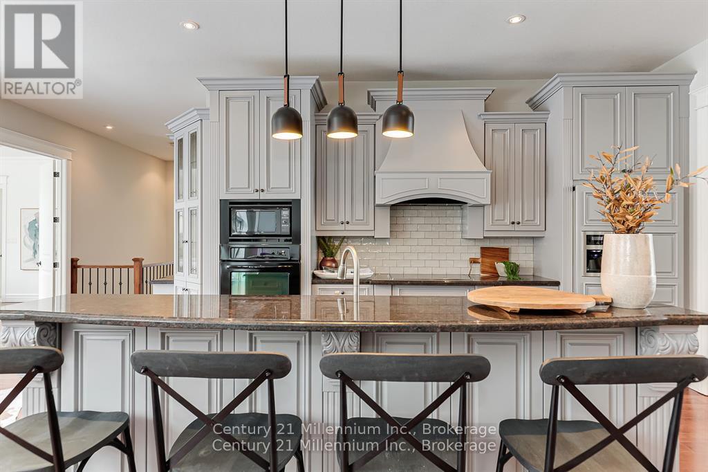 112 Cortina Crescent, Blue Mountains, Ontario  L9Y 0S9 - Photo 11 - X12153730