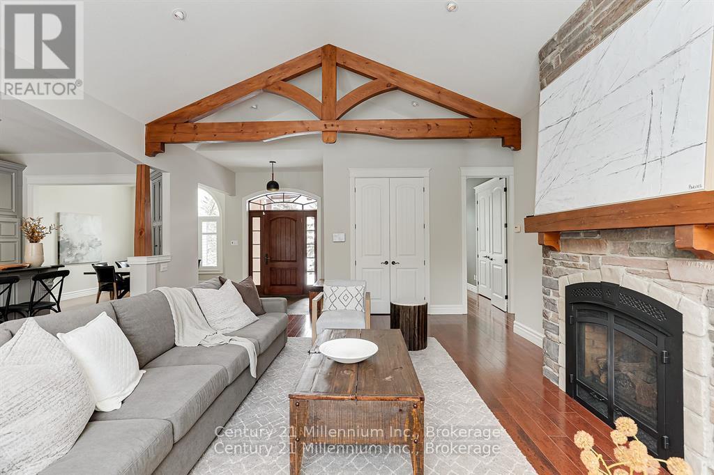 112 Cortina Crescent, Blue Mountains, Ontario  L9Y 0S9 - Photo 8 - X12153730