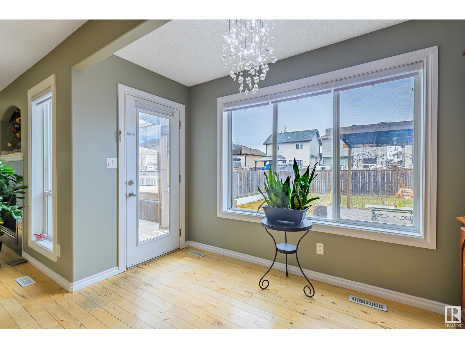 Property at 16508 56 ST NW image 2