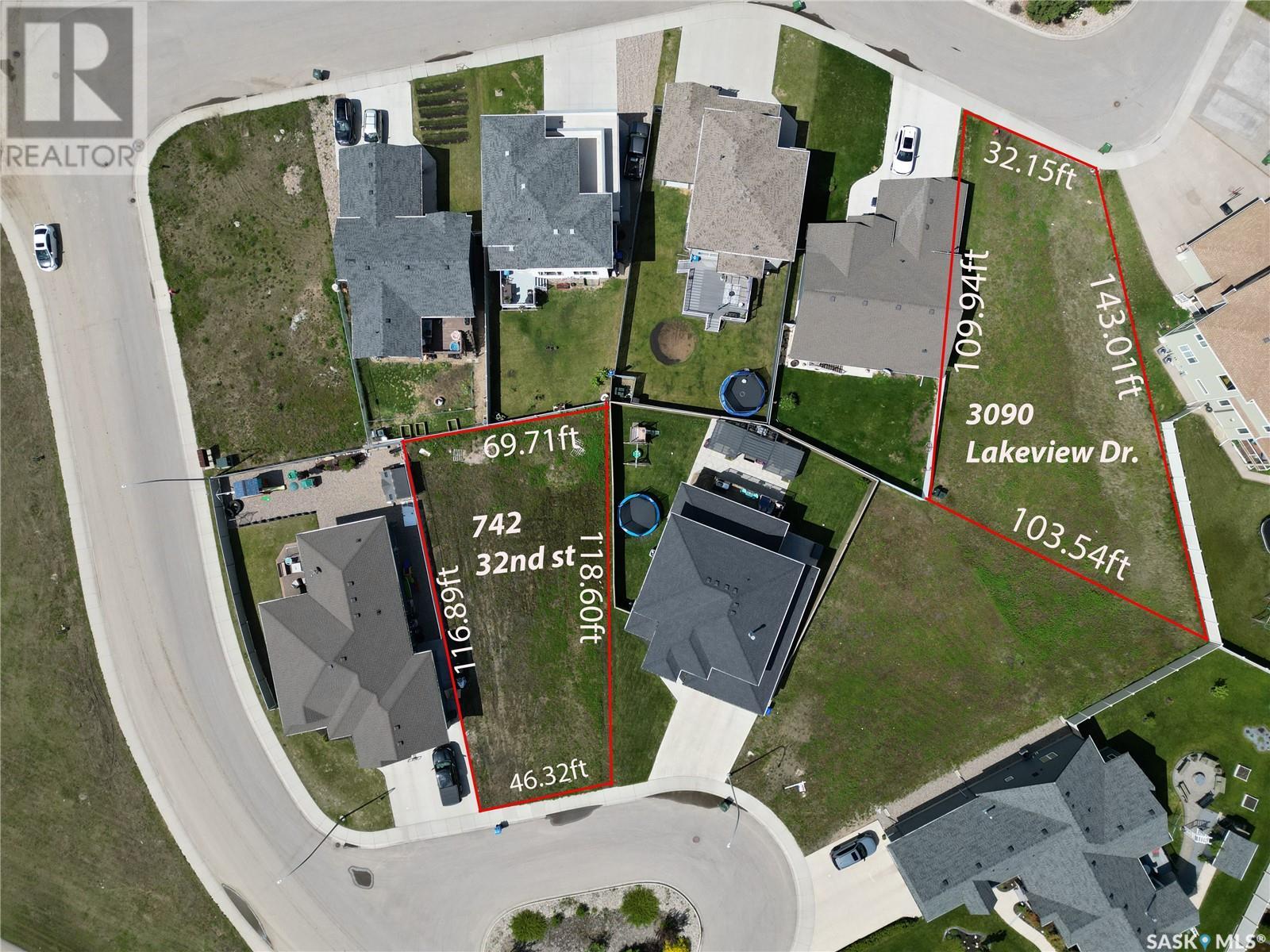 Property at 742 32nd STREET W image 1