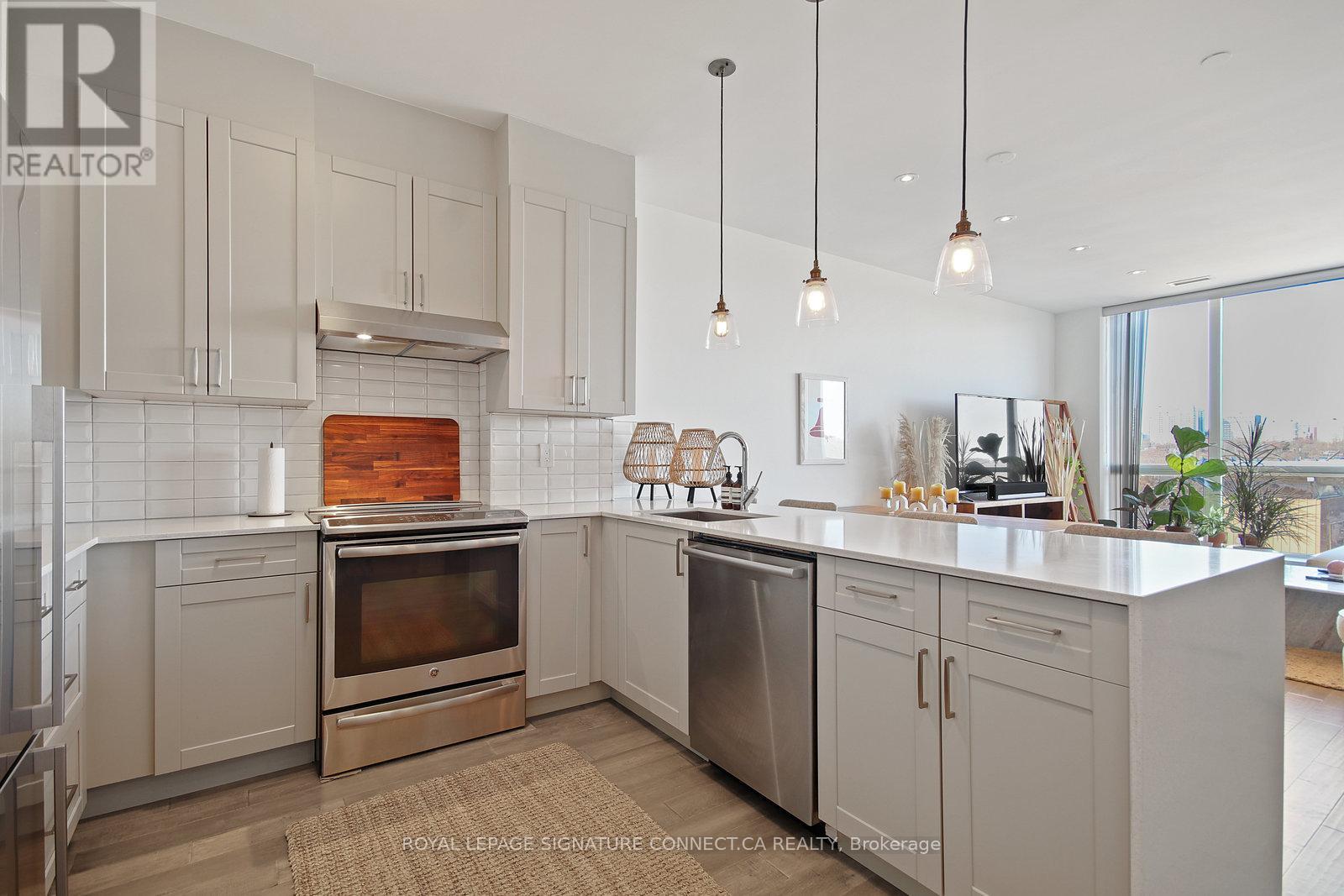 710 - 980 Yonge Street, Toronto, Ontario  M4W 3V8 - Photo 2 - C12153608