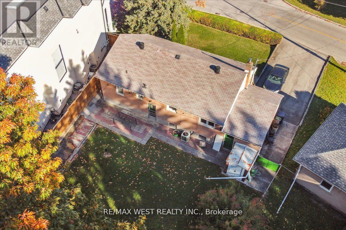 163 Newton Drive, Toronto, Ontario  M2M 2N6 - Photo 7 - C12153633