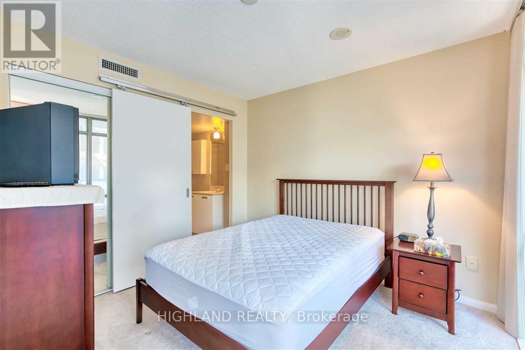 303 - 38 Grenville Street, Toronto, Ontario  M4Y 1A5 - Photo 6 - C12153784