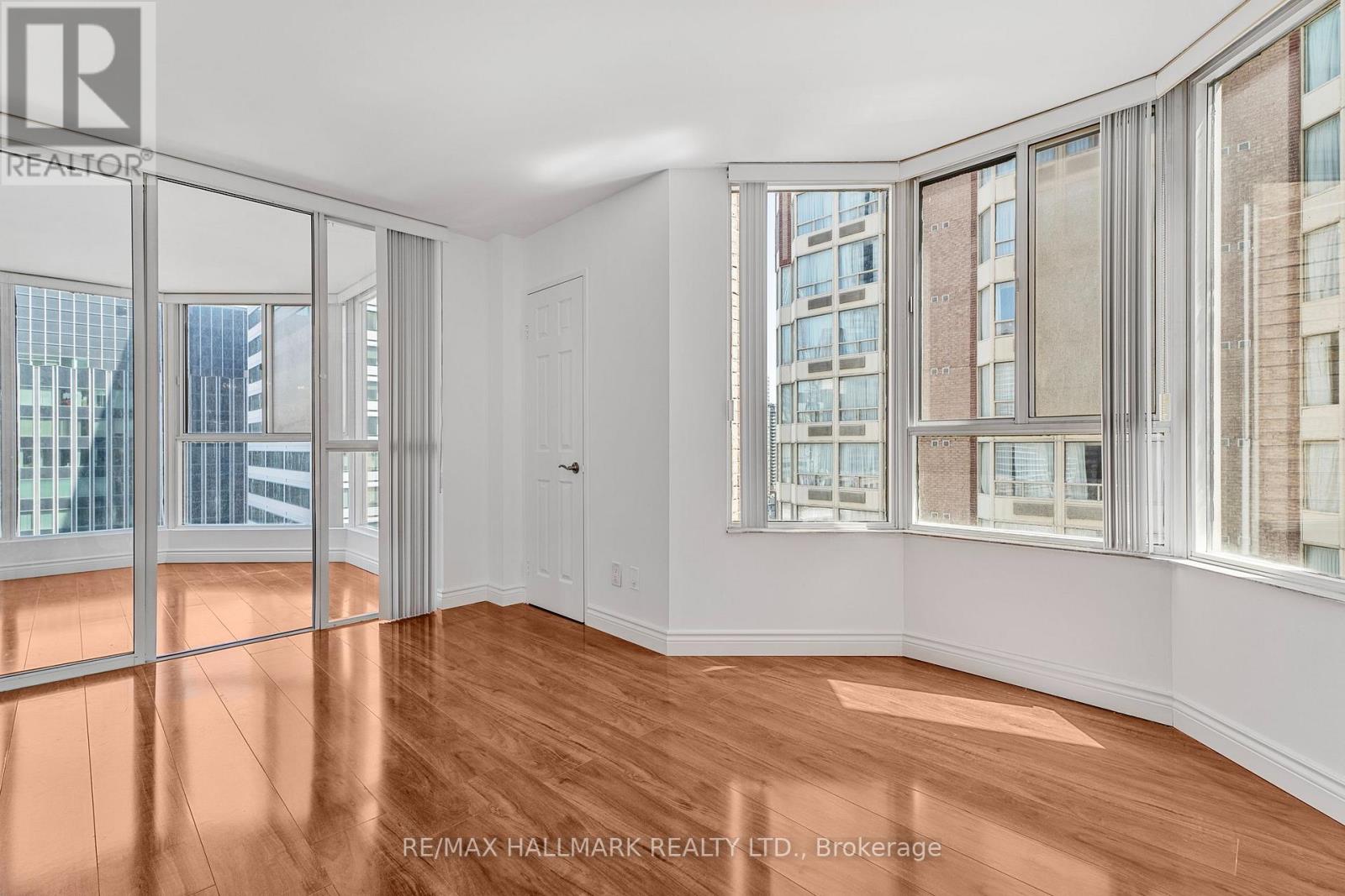 1607 - 55 Centre Avenue, Toronto, Ontario  M5G 2H5 - Photo 11 - C12146292