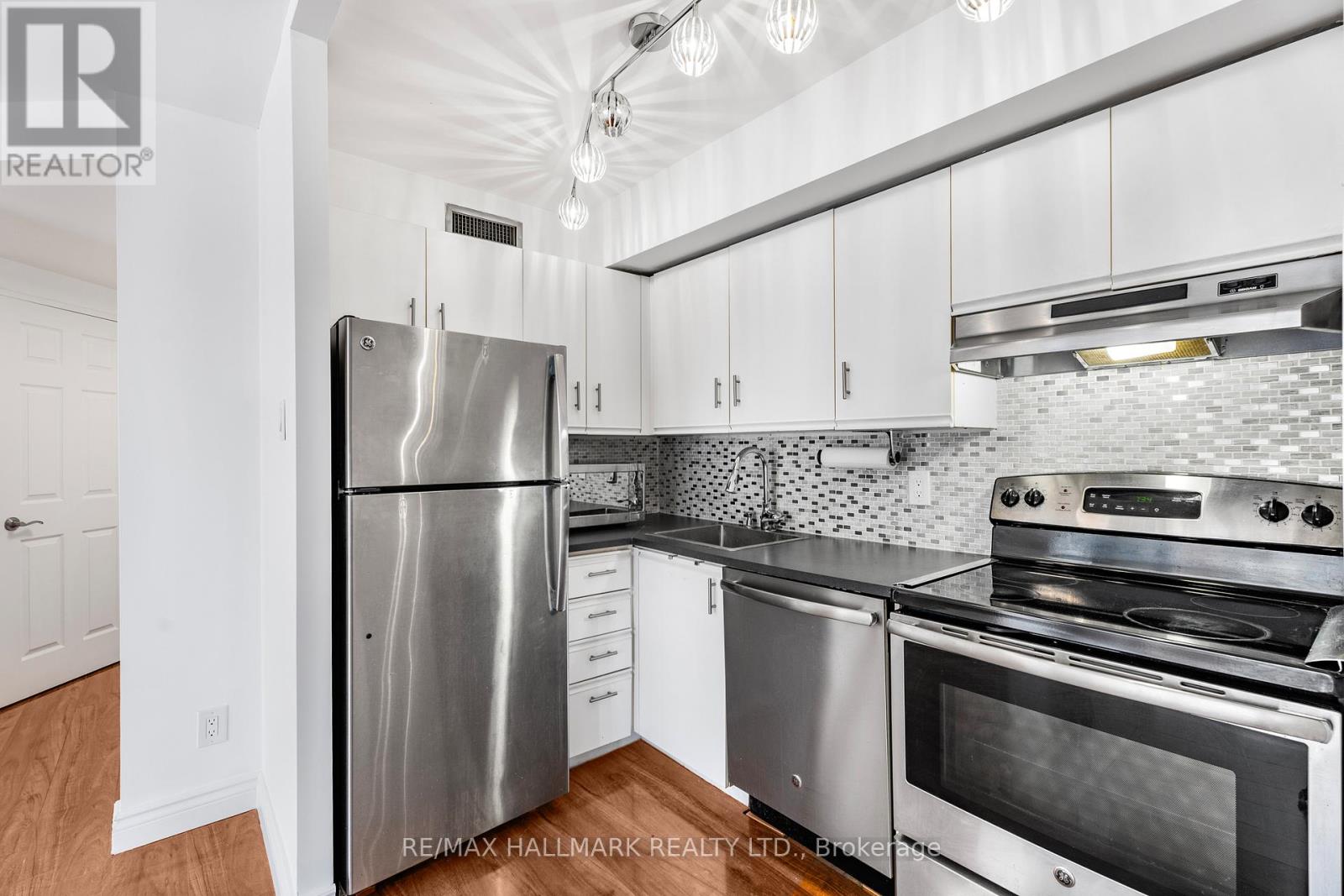 1607 - 55 Centre Avenue, Toronto, Ontario  M5G 2H5 - Photo 20 - C12146292