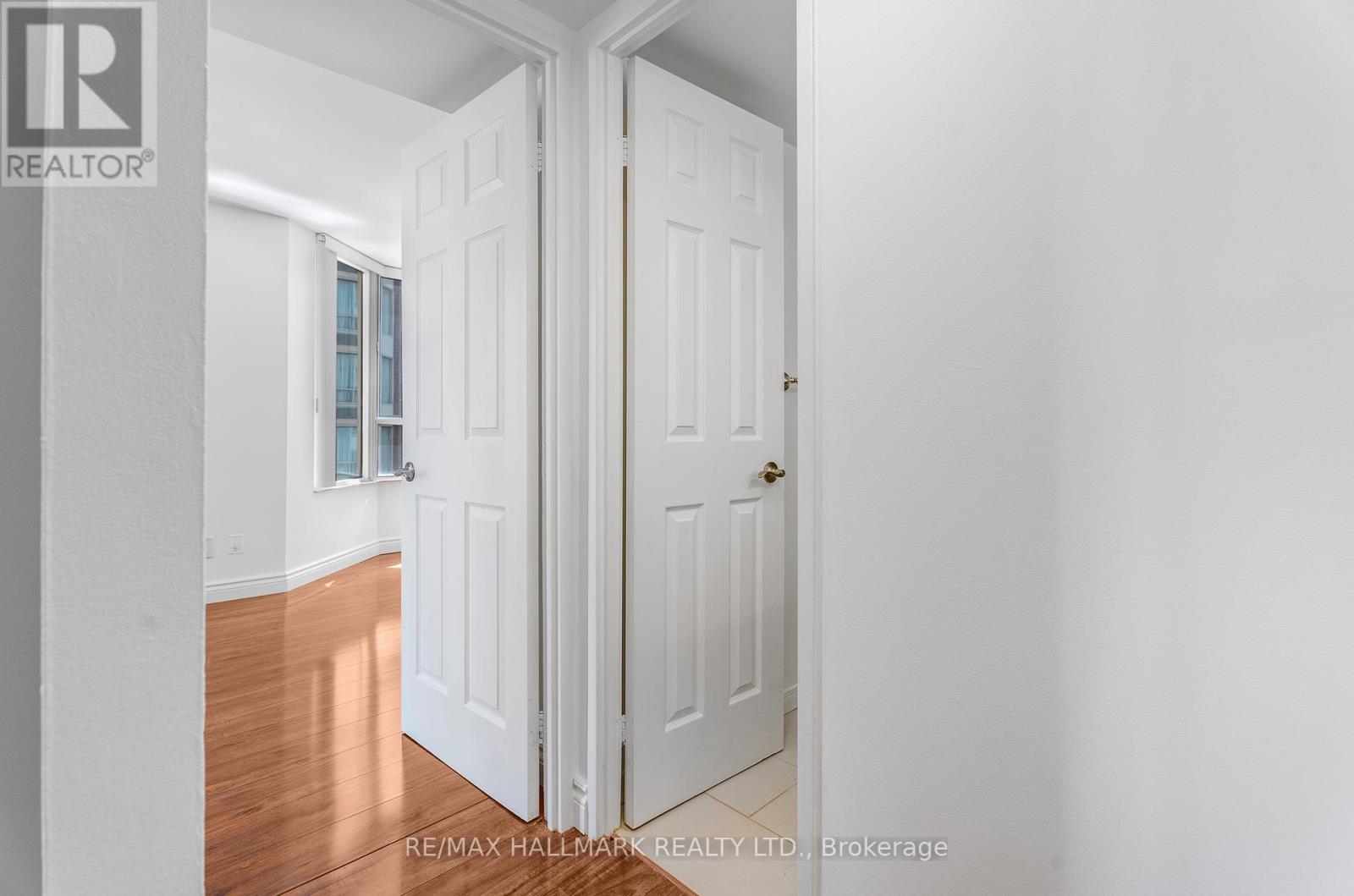 1607 - 55 Centre Avenue, Toronto, Ontario  M5G 2H5 - Photo 16 - C12146292