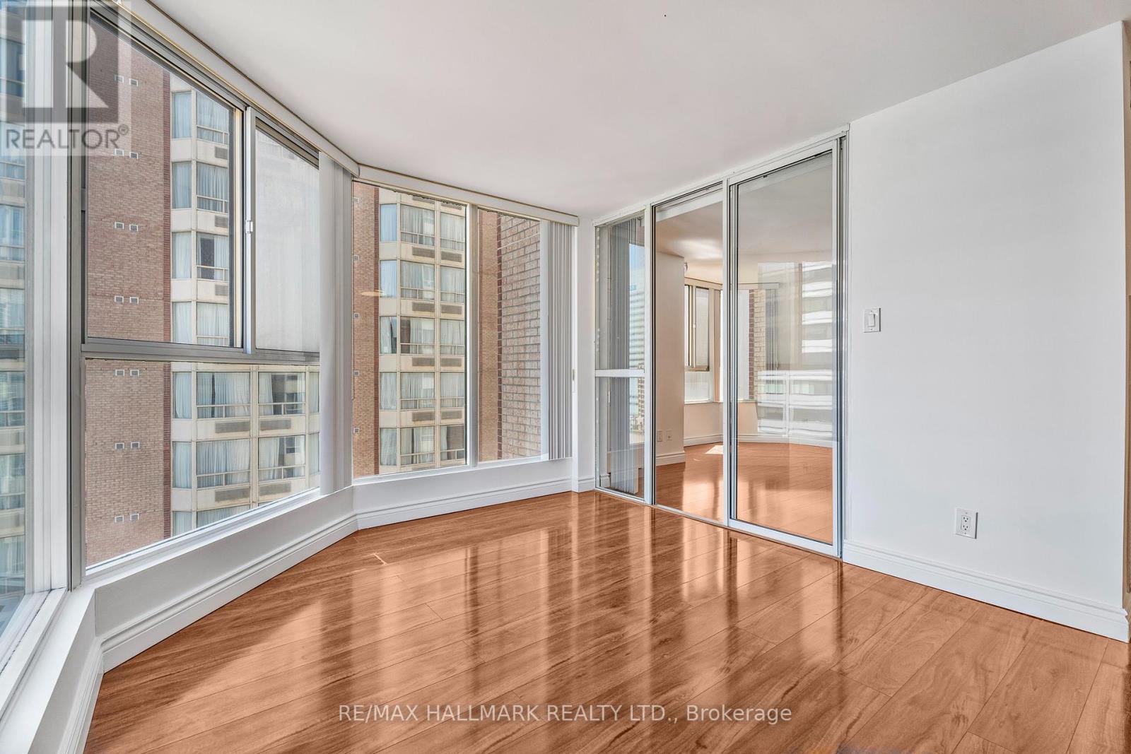 1607 - 55 Centre Avenue, Toronto, Ontario  M5G 2H5 - Photo 10 - C12146292