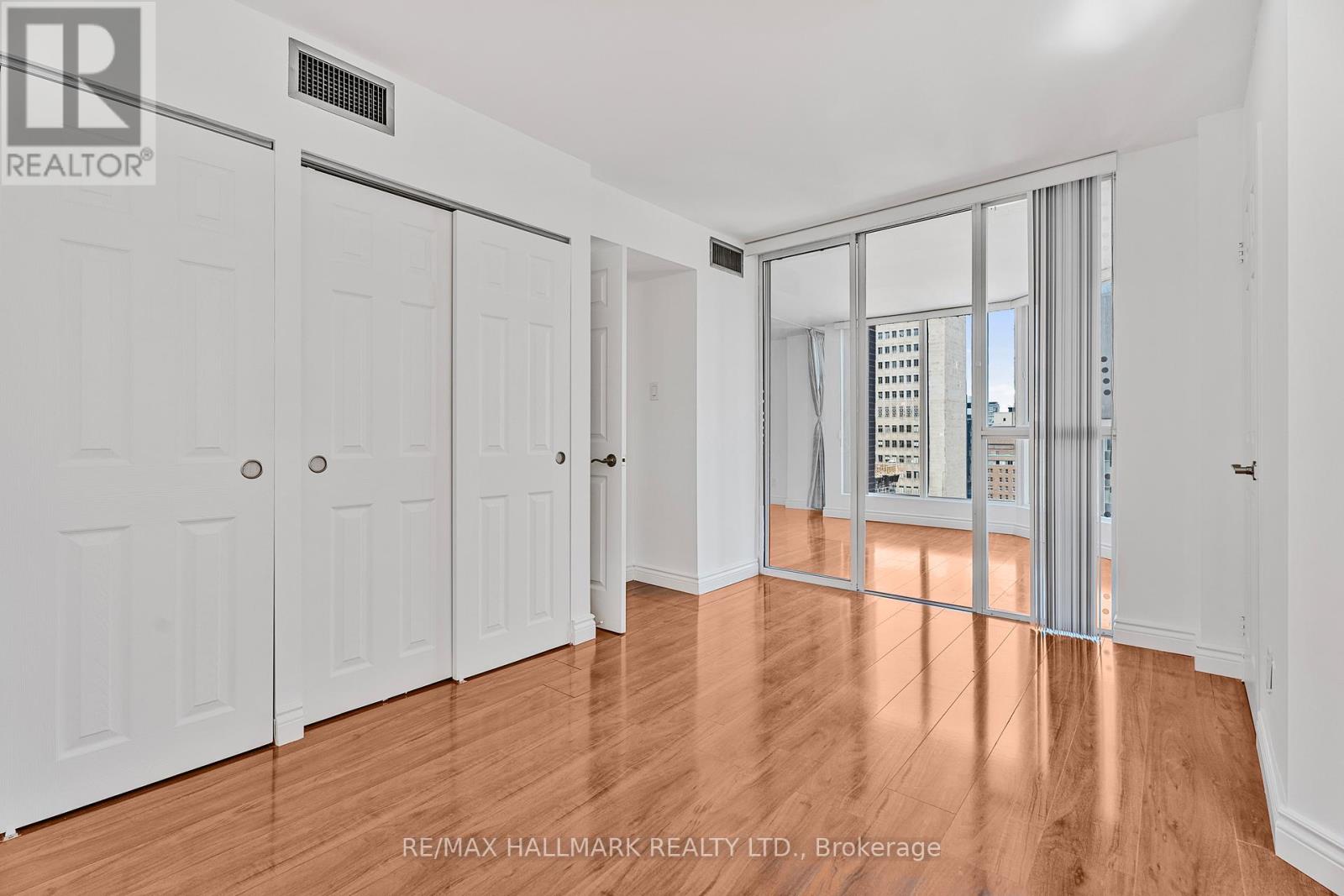 1607 - 55 Centre Avenue, Toronto, Ontario  M5G 2H5 - Photo 12 - C12146292
