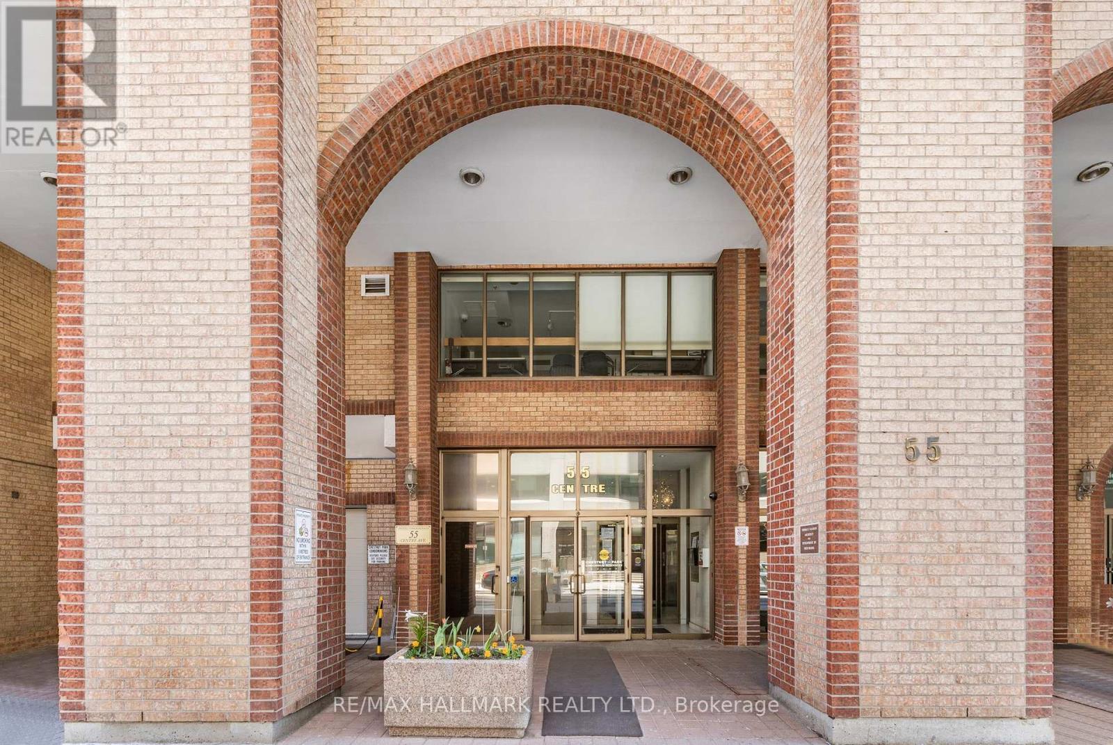 1607 - 55 Centre Avenue, Toronto, Ontario  M5G 2H5 - Photo 5 - C12146292
