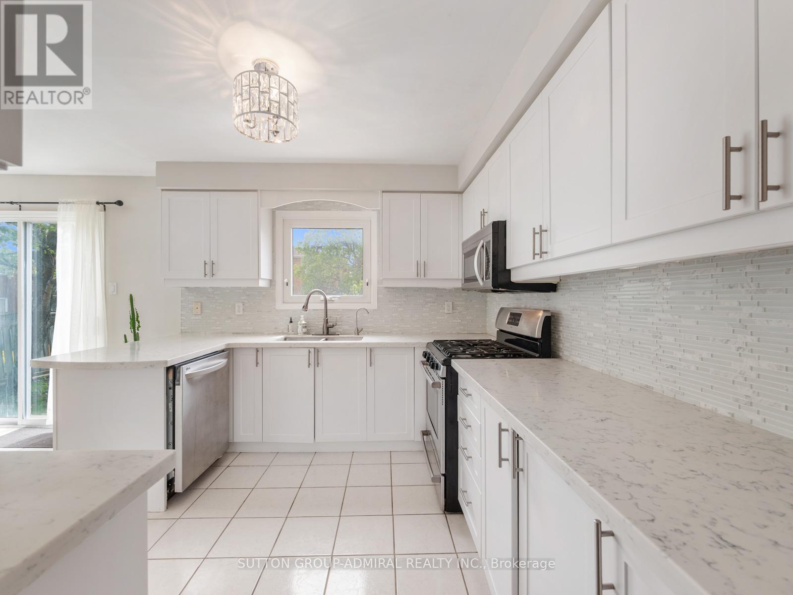 280 Bernard Avenue, Richmond Hill (Devonsleigh), Ontario  L4S 1C9 - Photo 16 - N12153610