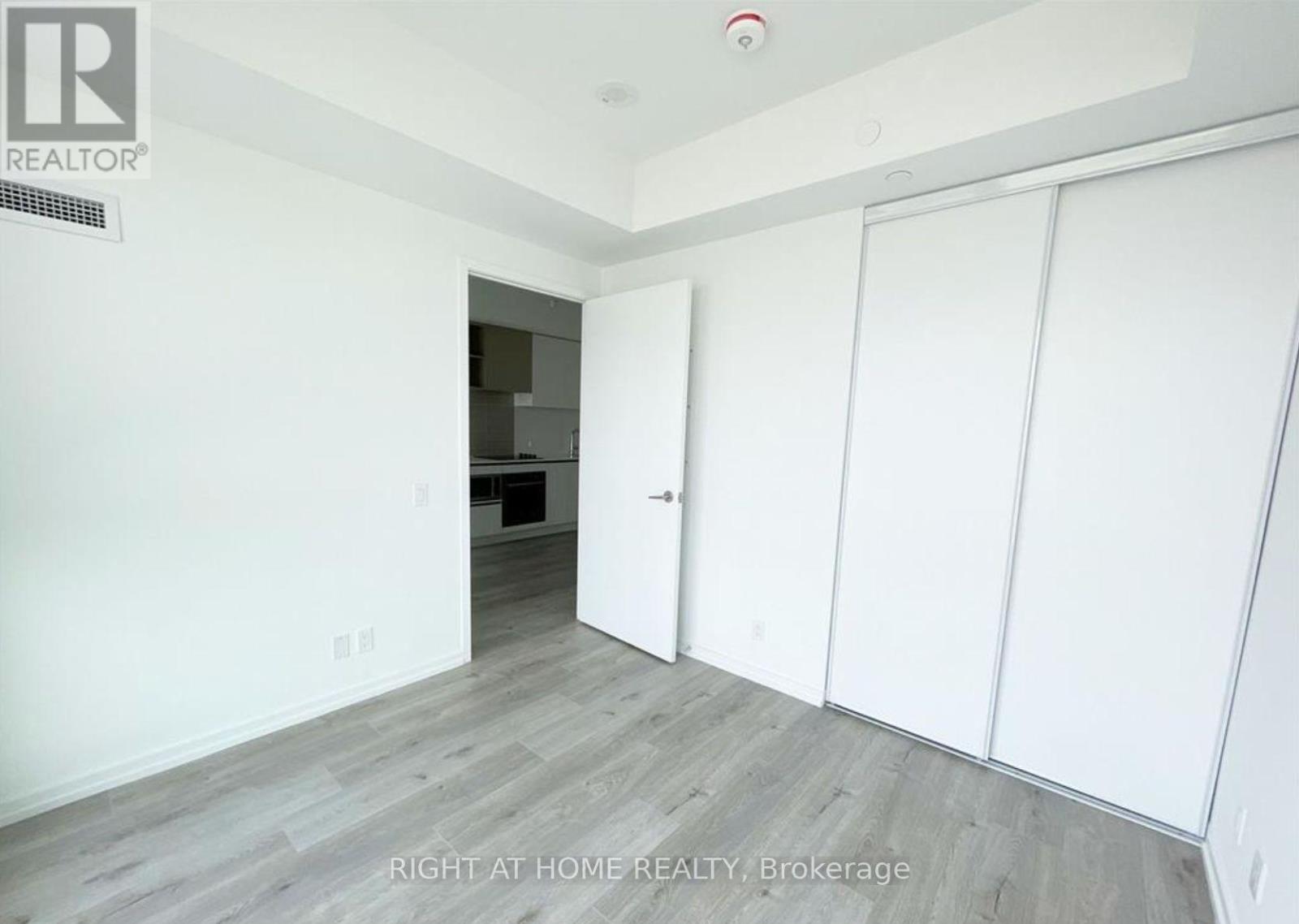 2715 - 1000 Portage Parkway, Vaughan, Ontario  L4K 0L1 - Photo 4 - N12153781