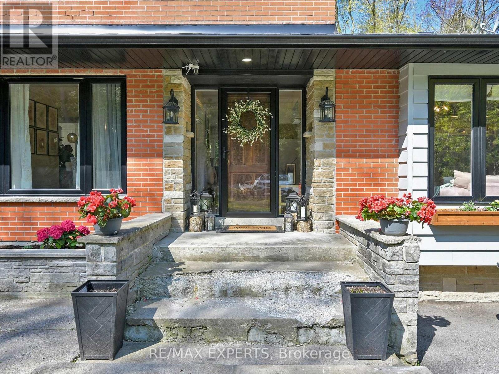 18210 Warden Avenue, East Gwillimbury, Ontario  L0G 1V0 - Photo 2 - N12153795