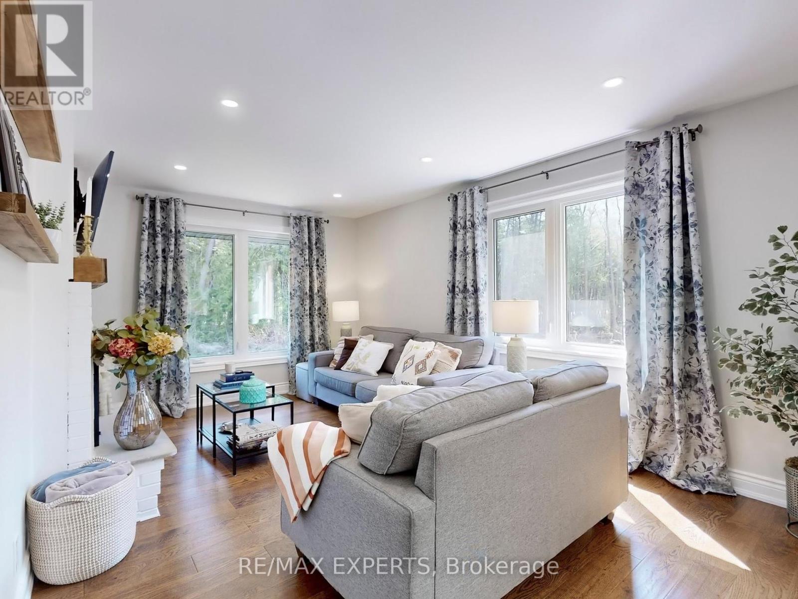 18210 Warden Avenue, East Gwillimbury, Ontario  L0G 1V0 - Photo 3 - N12153795