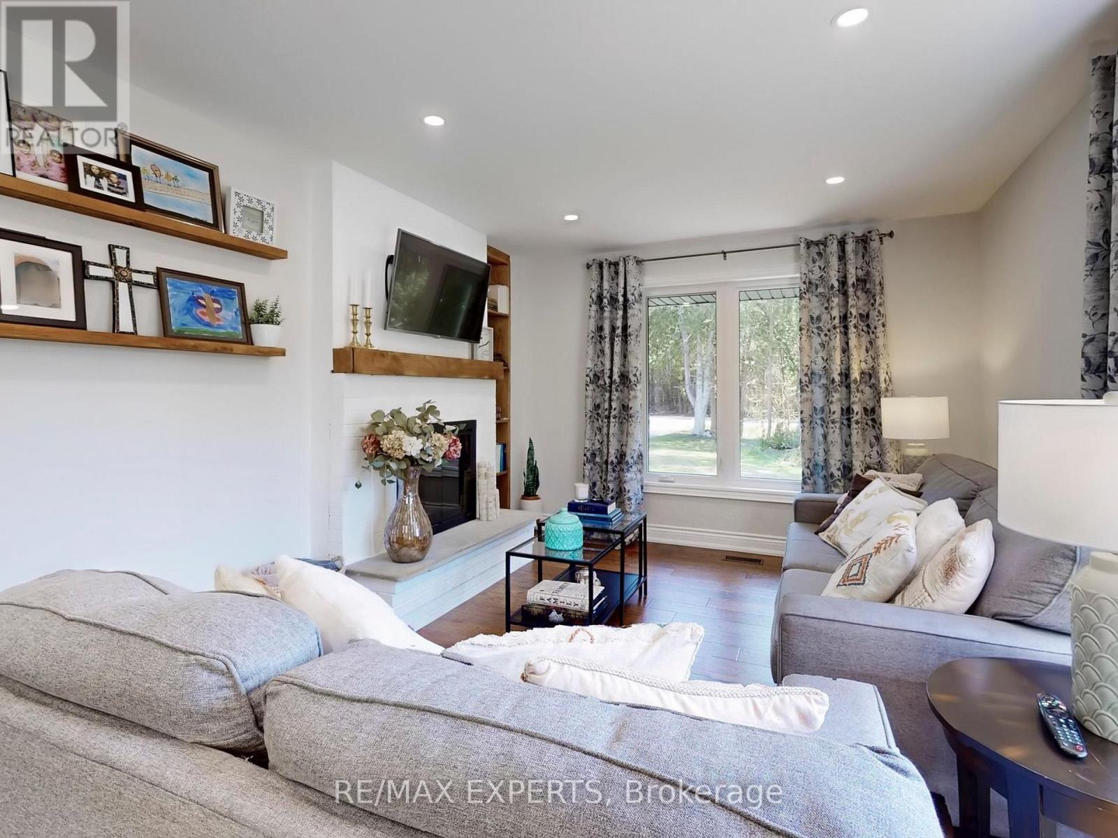 18210 Warden Avenue, East Gwillimbury, Ontario  L0G 1V0 - Photo 4 - N12153795