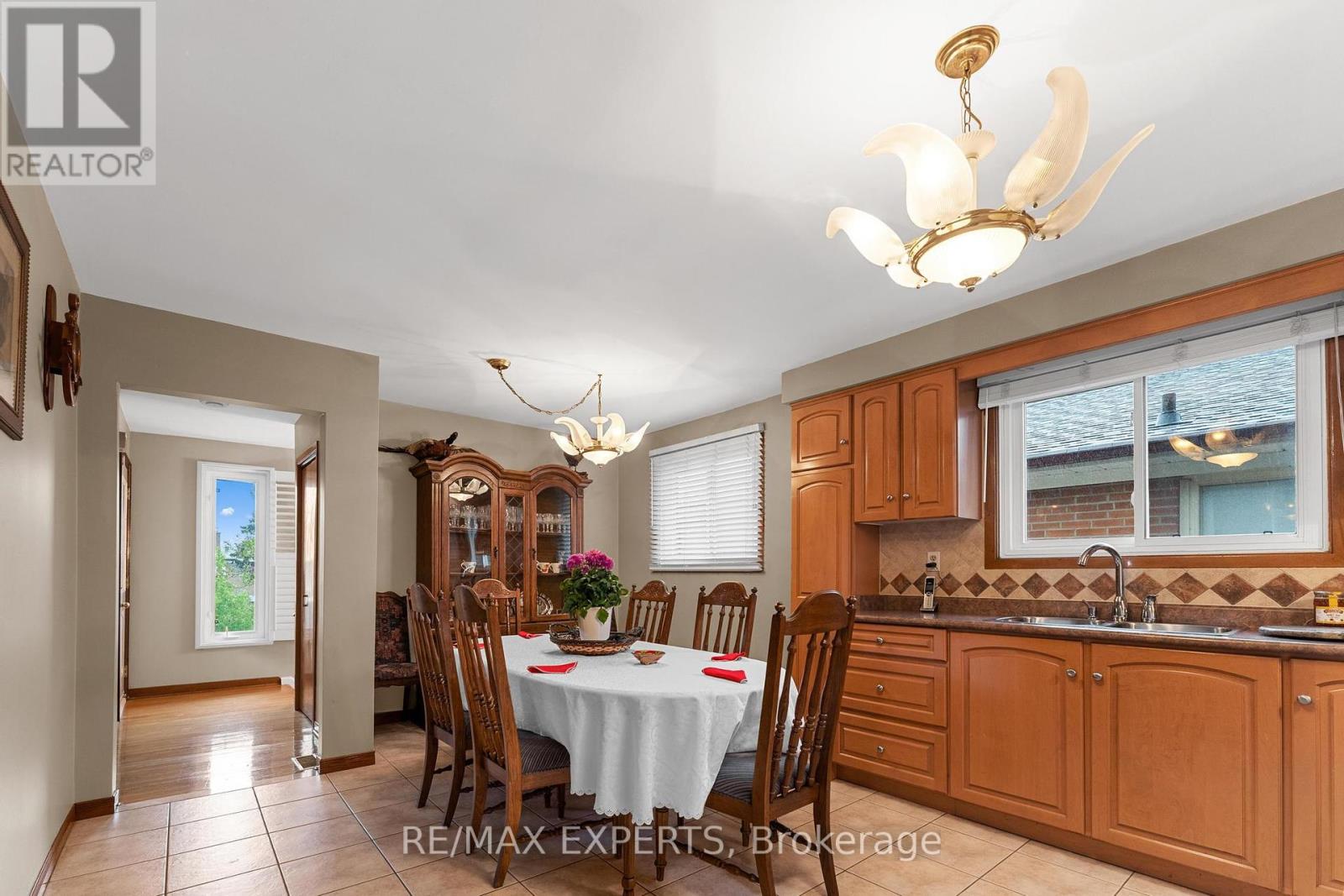 72 Songwood Drive, Toronto, Ontario  M9M 1X3 - Photo 12 - W12153400
