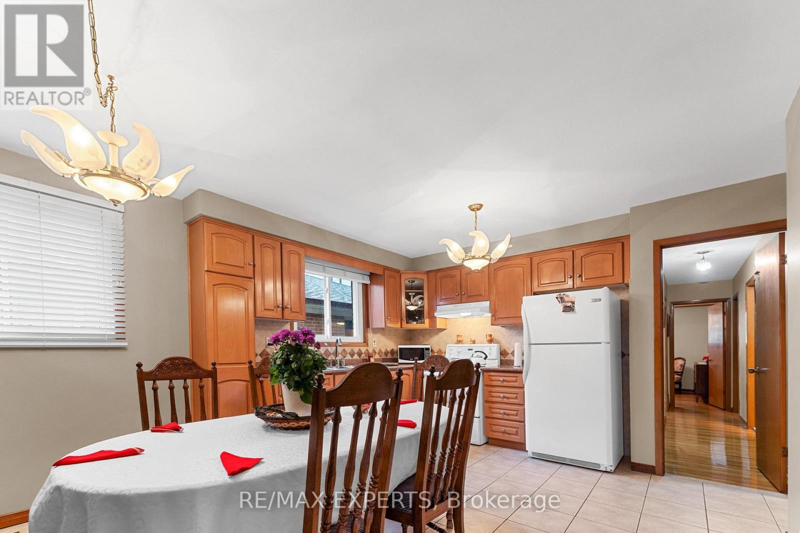 72 Songwood Drive, Toronto, Ontario  M9M 1X3 - Photo 14 - W12153400