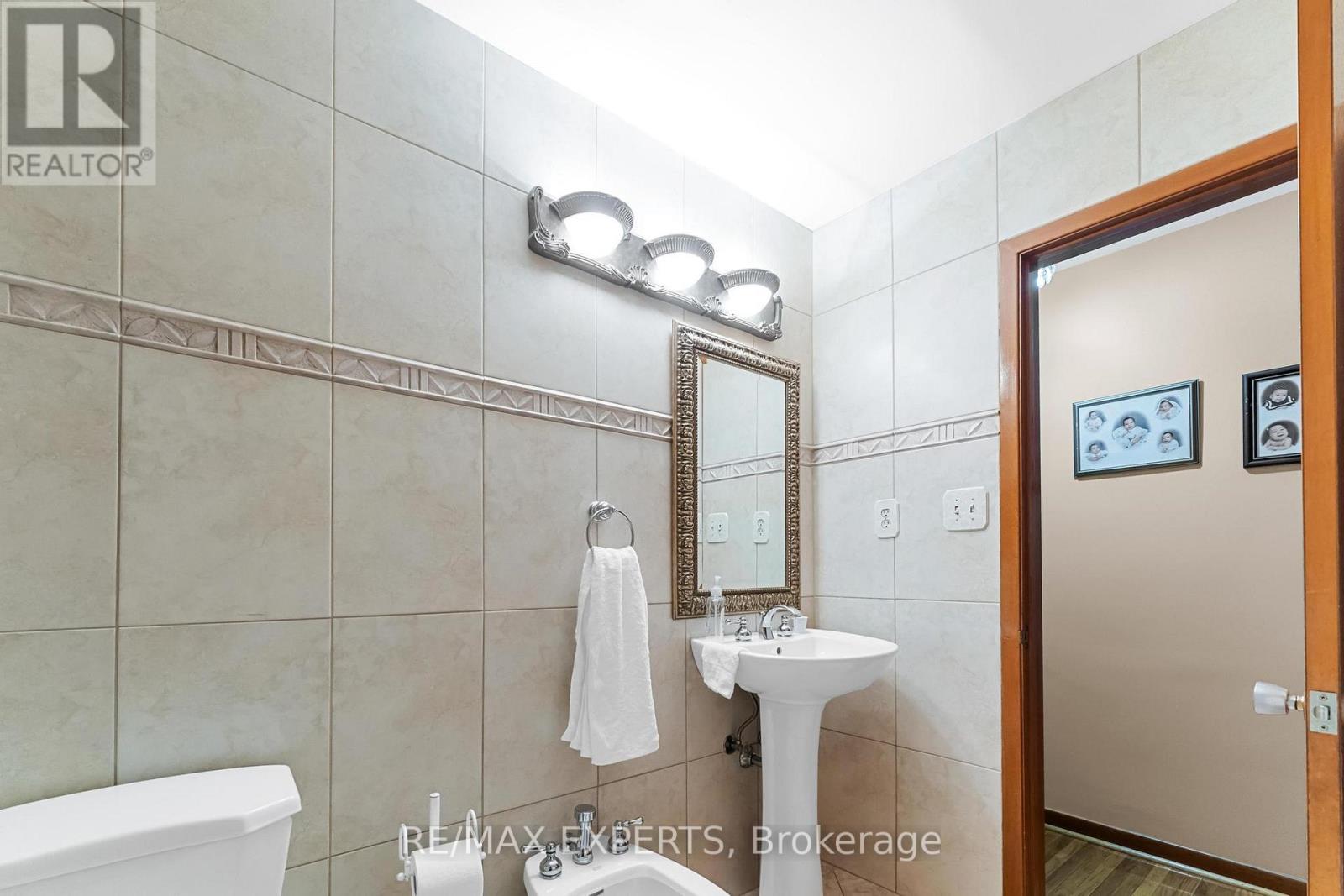 72 Songwood Drive, Toronto, Ontario  M9M 1X3 - Photo 22 - W12153400