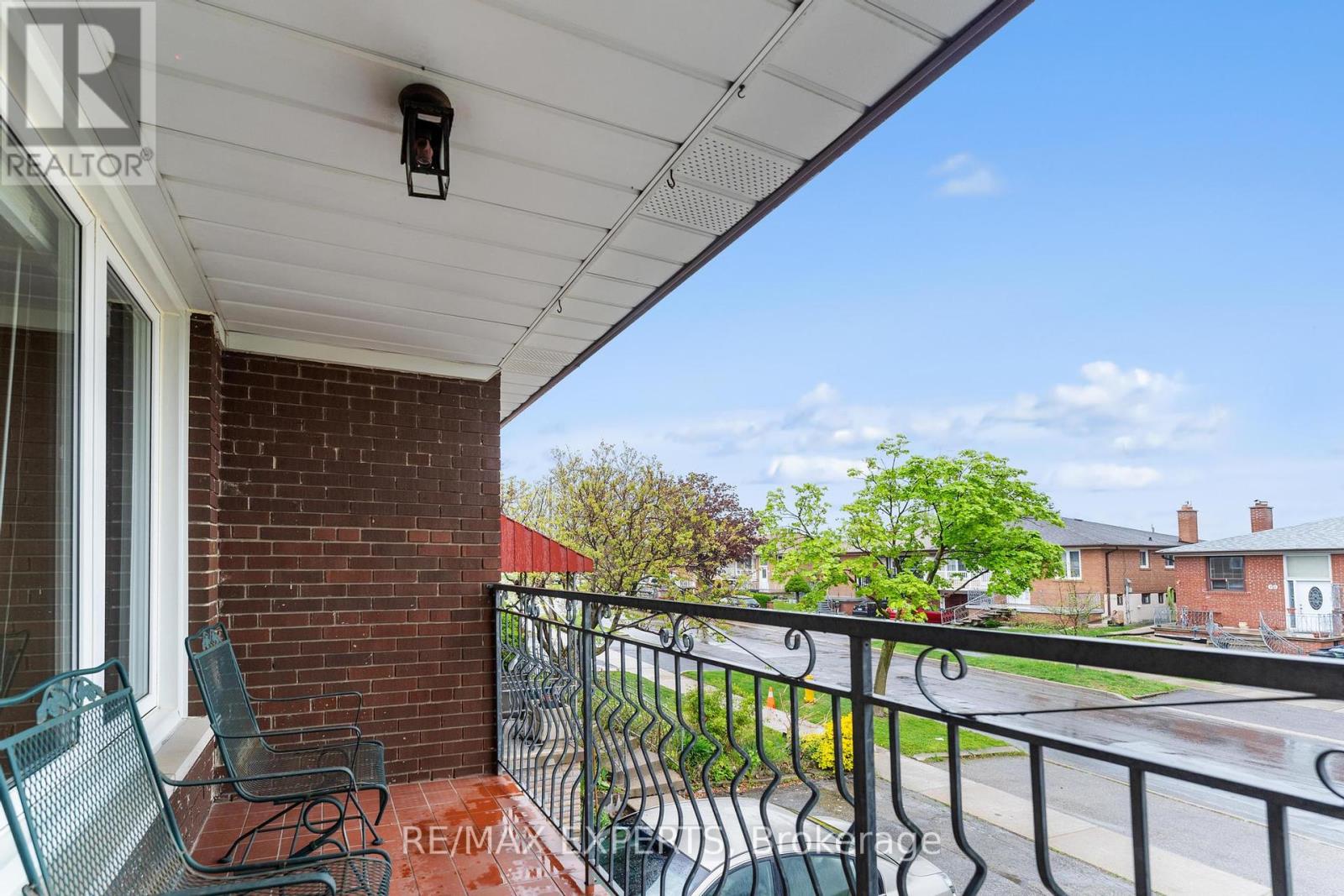 72 Songwood Drive, Toronto, Ontario  M9M 1X3 - Photo 24 - W12153400