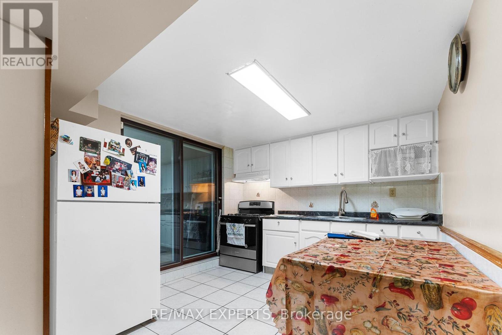 72 Songwood Drive, Toronto, Ontario  M9M 1X3 - Photo 30 - W12153400