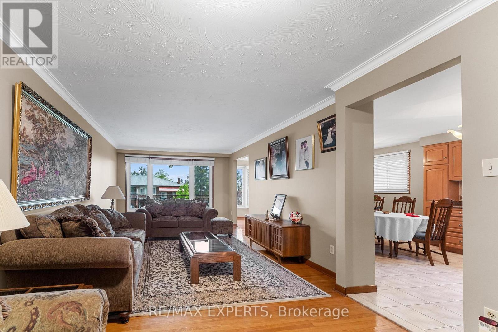 72 Songwood Drive, Toronto, Ontario  M9M 1X3 - Photo 11 - W12153400