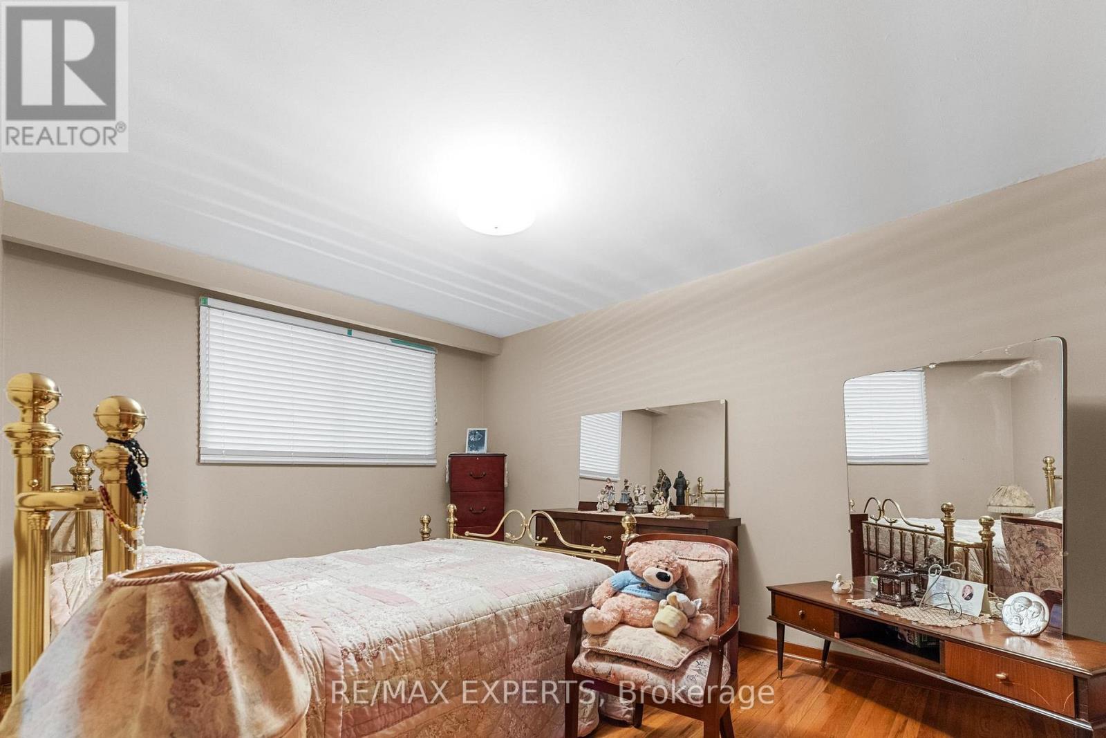 72 Songwood Drive, Toronto (Humbermede), Ontario  M9M 1X3 - Photo 20 - W12153400