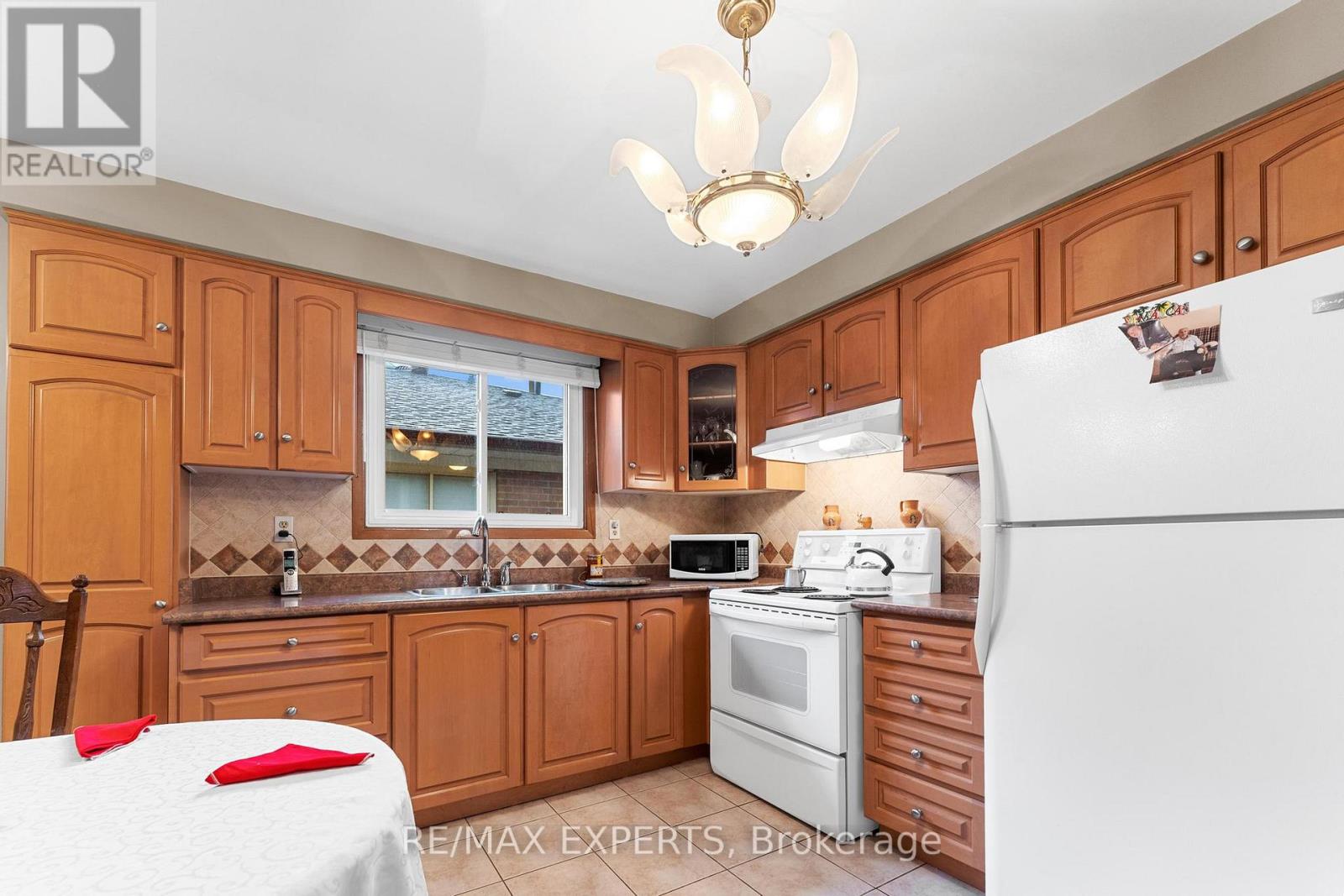 72 Songwood Drive, Toronto, Ontario  M9M 1X3 - Photo 15 - W12153400