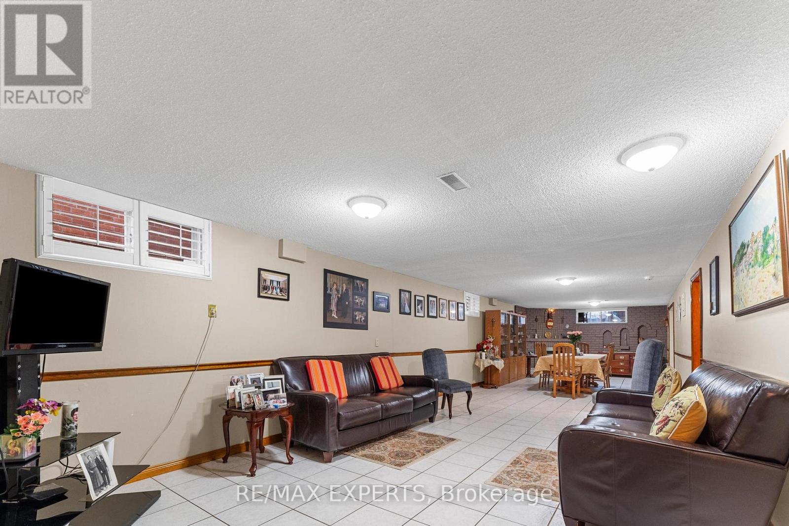 72 Songwood Drive, Toronto, Ontario  M9M 1X3 - Photo 27 - W12153400