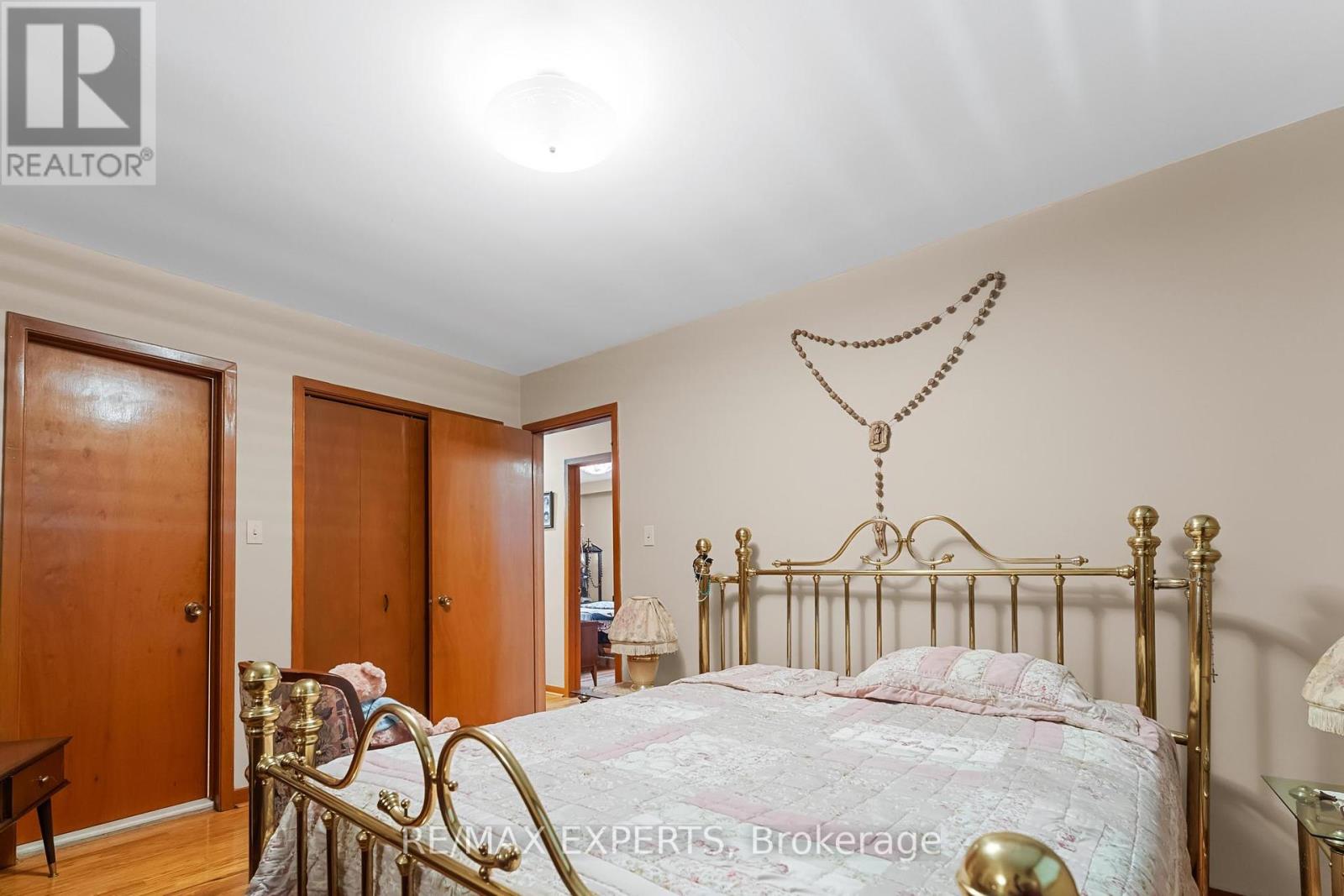 72 Songwood Drive, Toronto, Ontario  M9M 1X3 - Photo 21 - W12153400