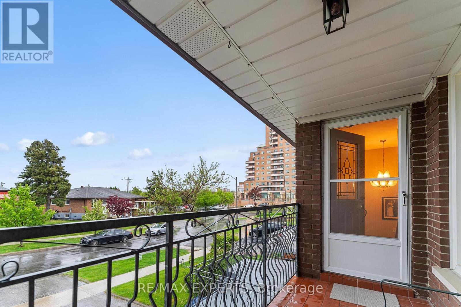 72 Songwood Drive, Toronto, Ontario  M9M 1X3 - Photo 25 - W12153400