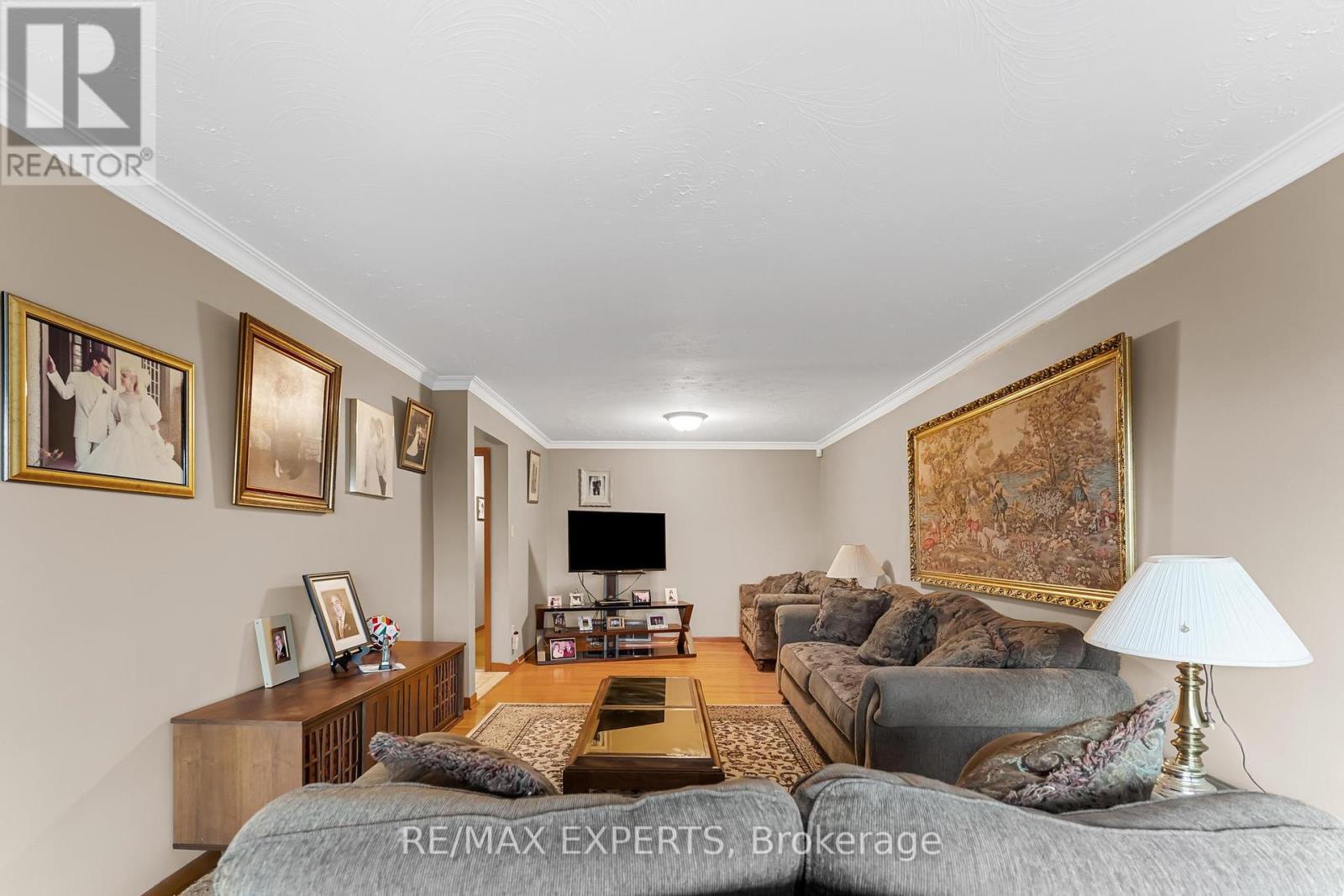 72 Songwood Drive, Toronto, Ontario  M9M 1X3 - Photo 9 - W12153400