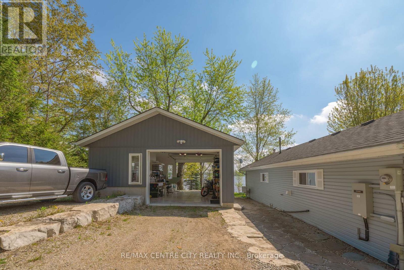 1001 Road 10 W Road W, Mapleton, Ontario  N0G 1P0 - Photo 4 - X12153873