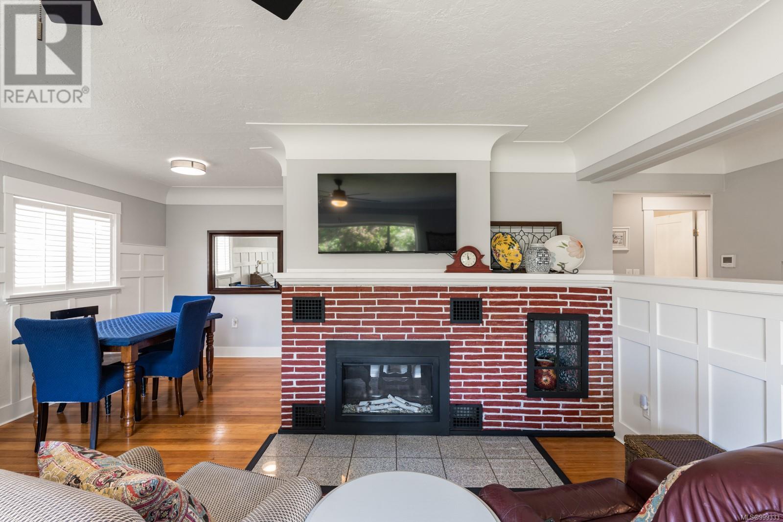 Property at 727 Craigflower Rd image 3