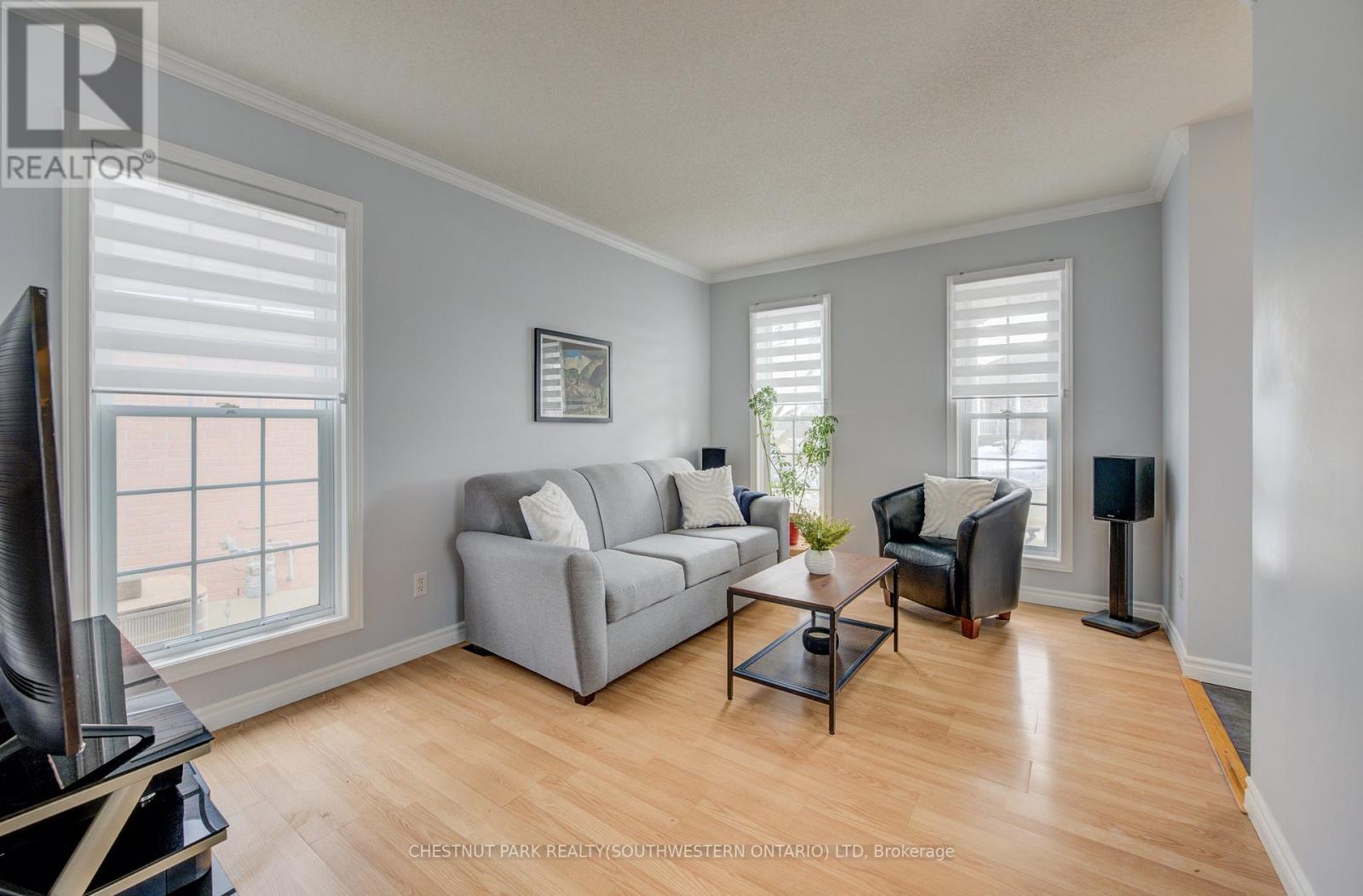 88 Milfoil Crescent, Kitchener, Ontario  N2E 3L3 - Photo 4 - X12026229